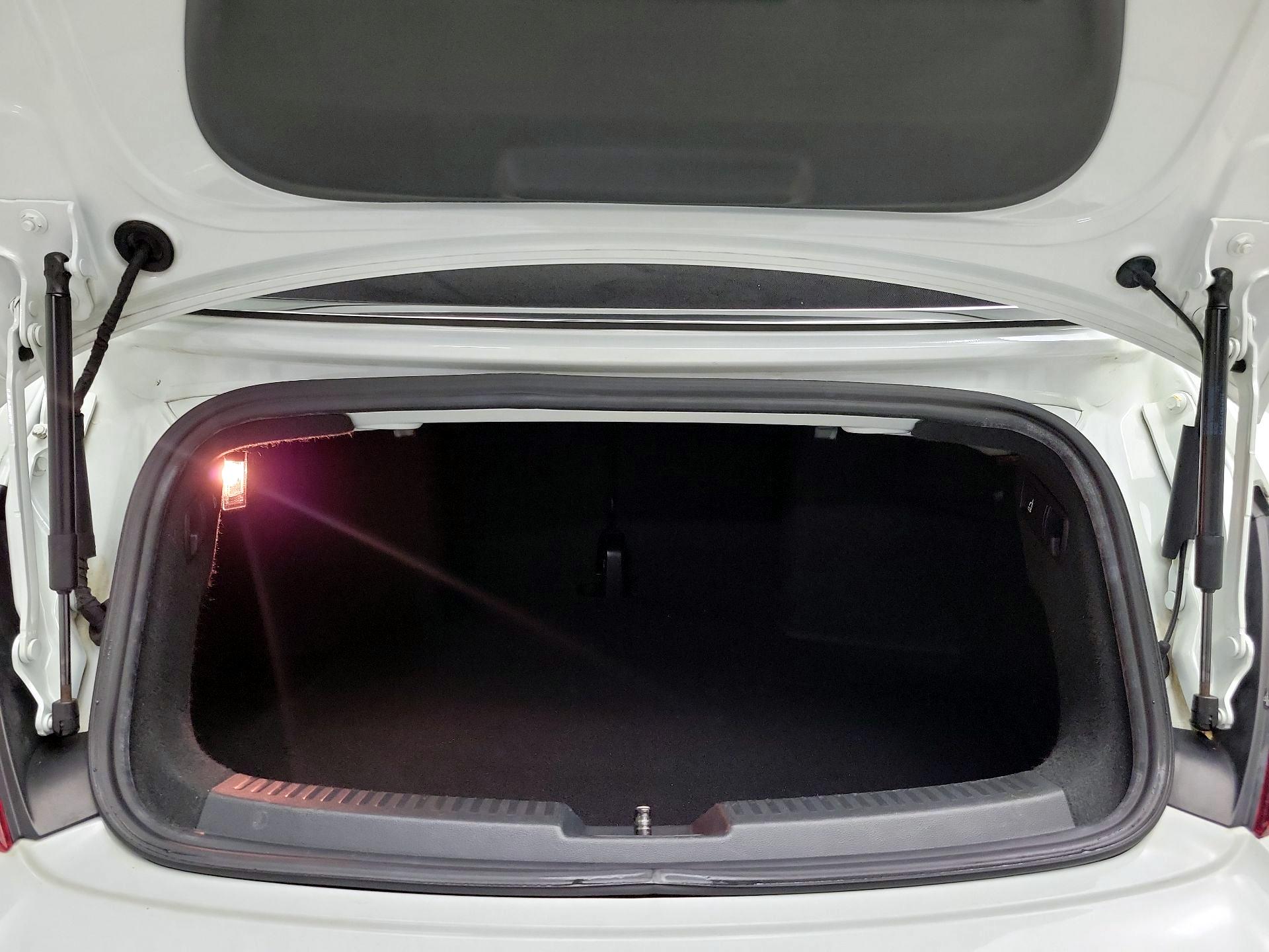 Thumbnail: 2017 Volkswagen Beetle - 20