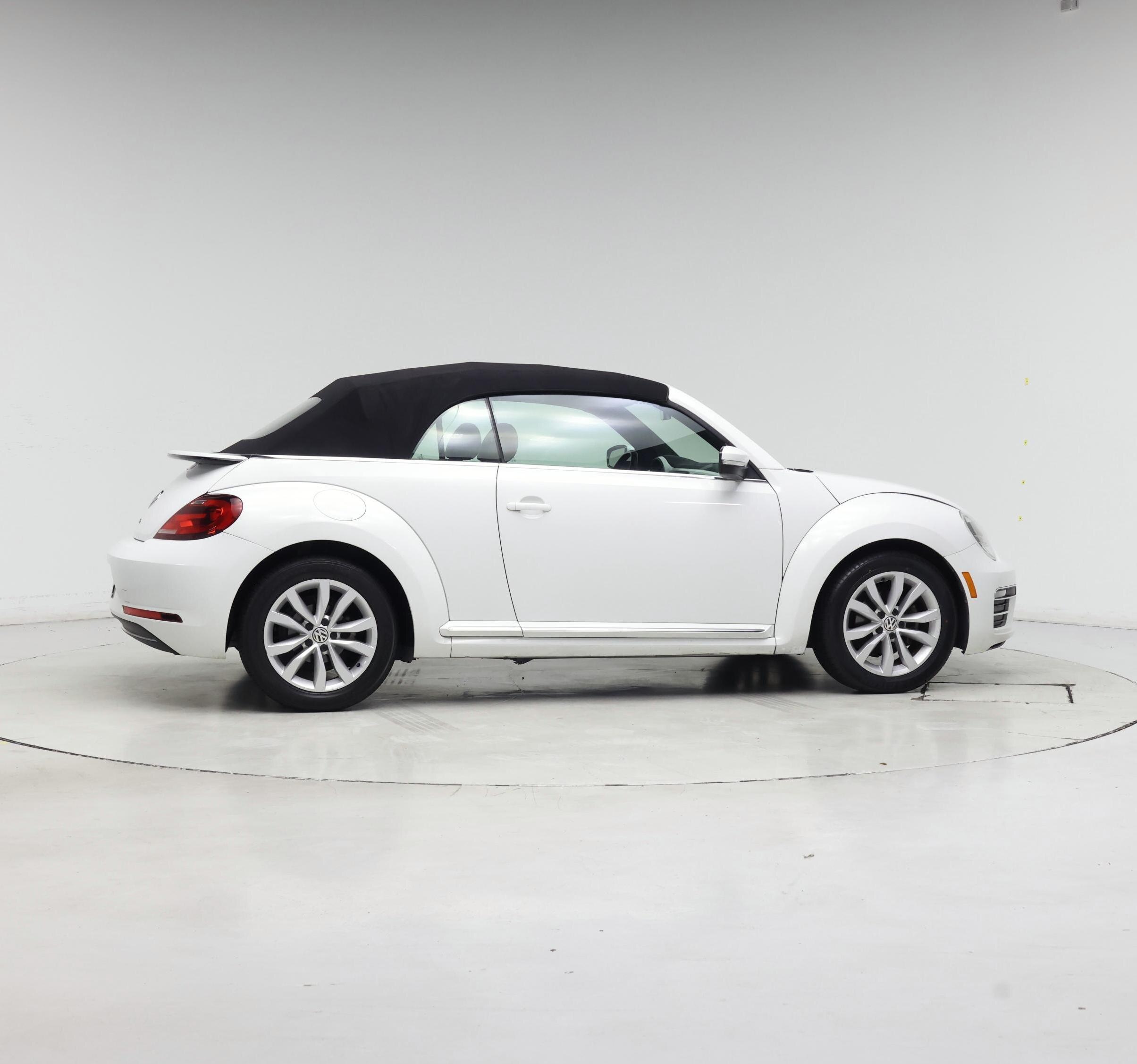 Thumbnail: 2017 Volkswagen Beetle - 7