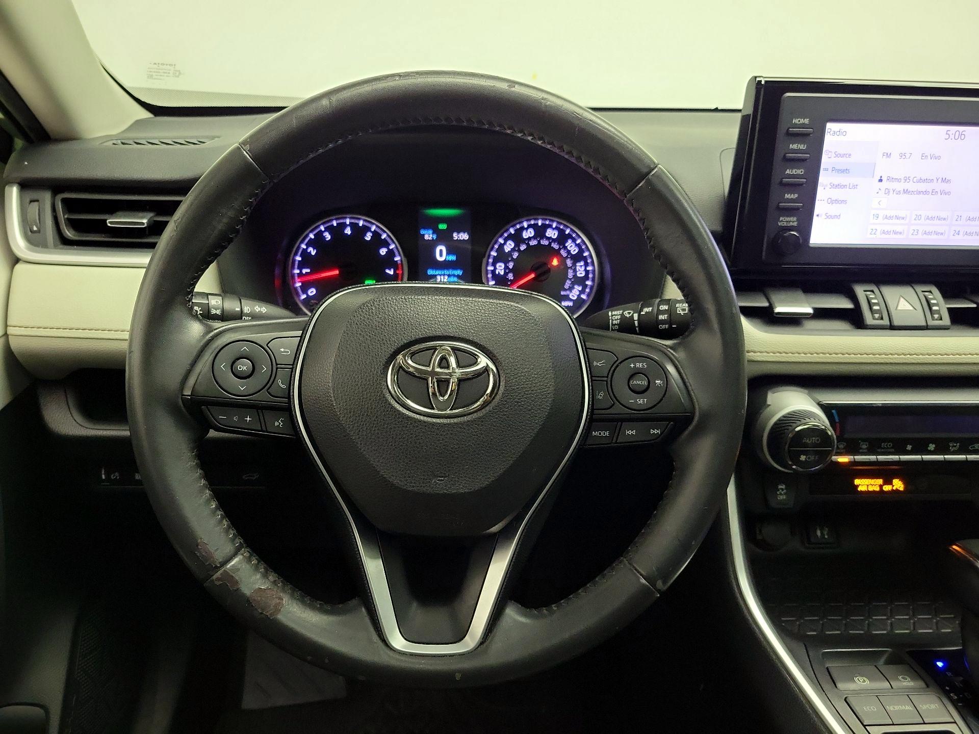 Thumbnail: 2019 Toyota RAV4 - 10