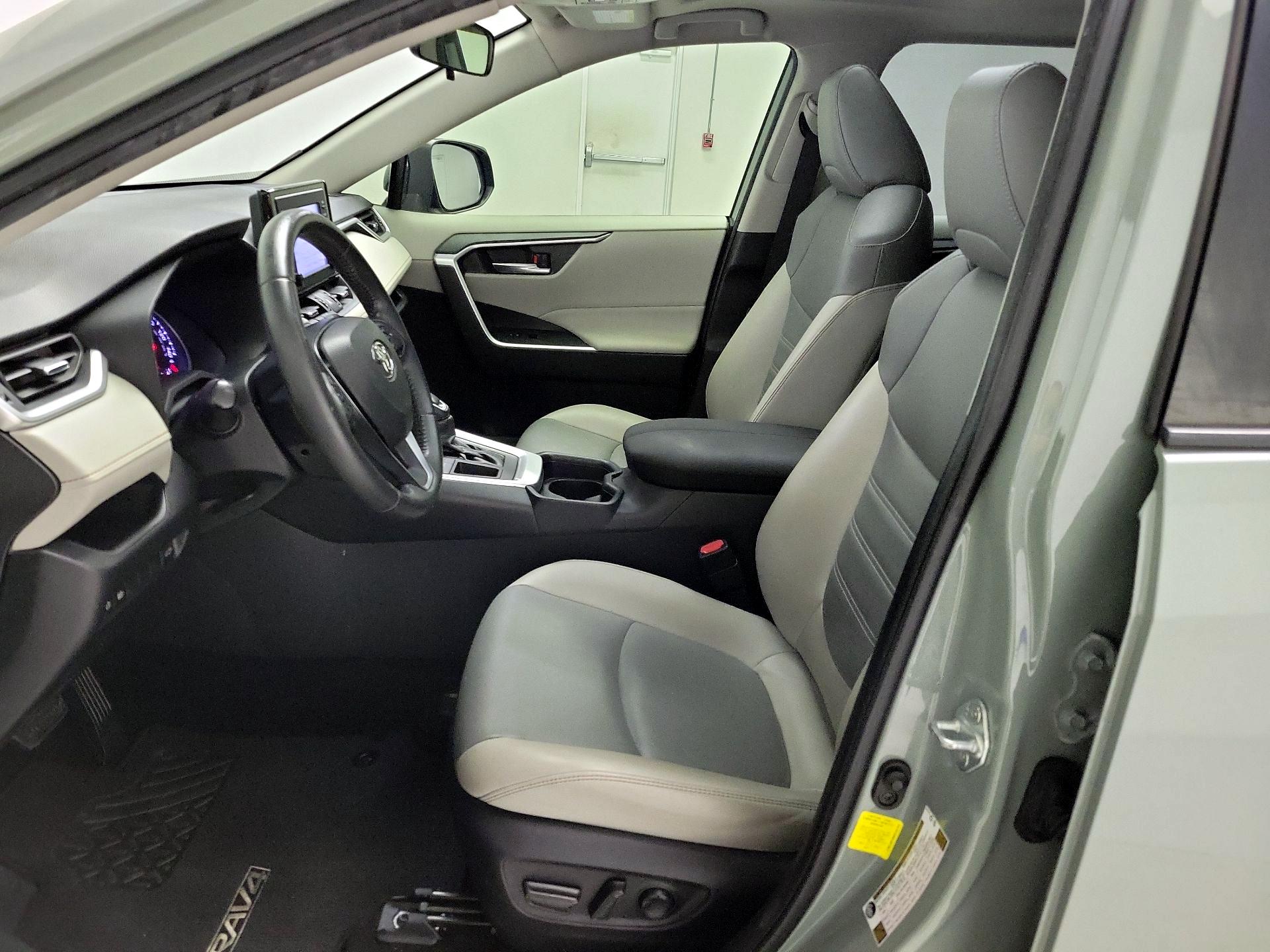 Thumbnail: 2019 Toyota RAV4 - 11