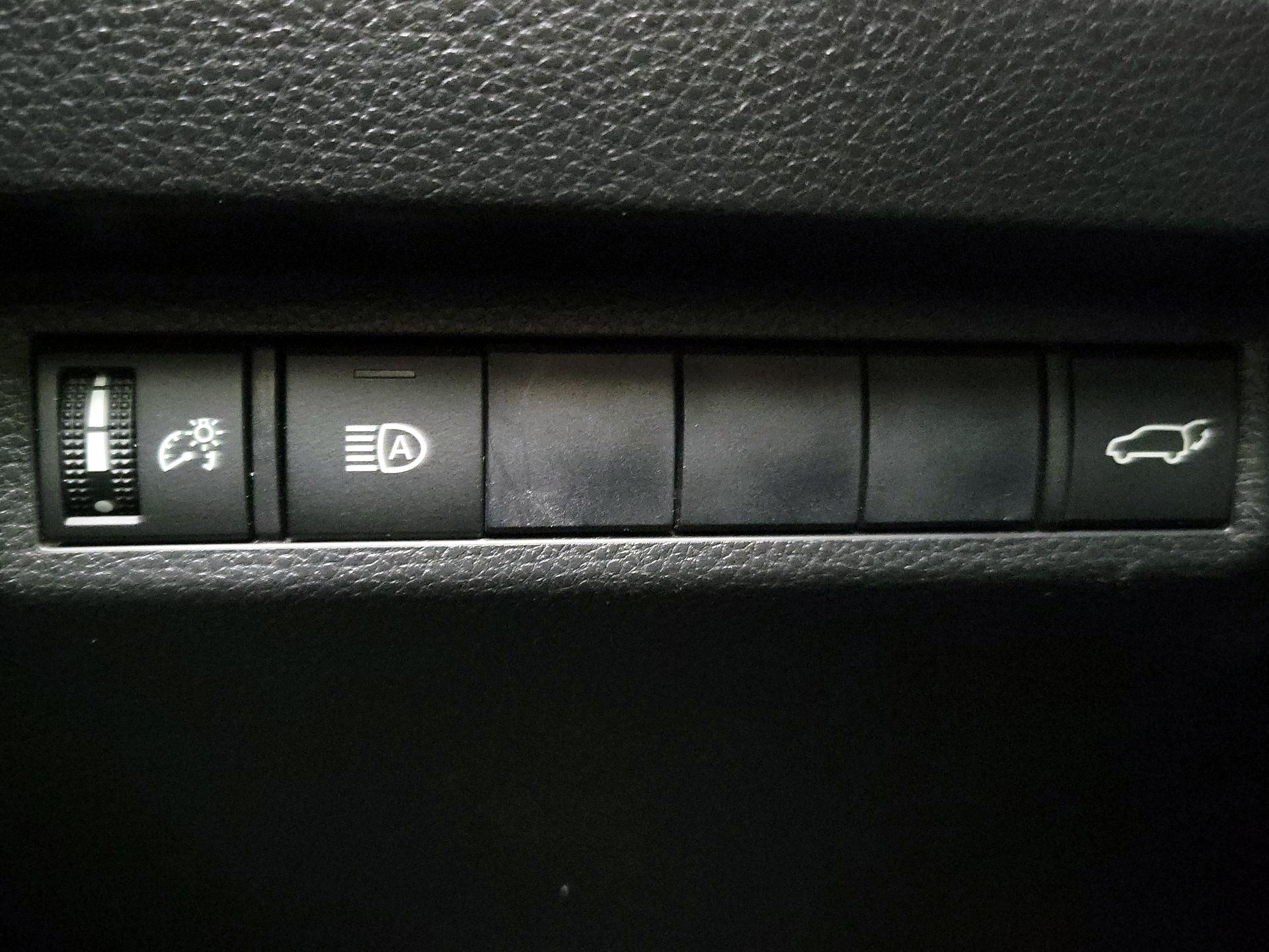 Thumbnail: 2019 Toyota RAV4 - 13