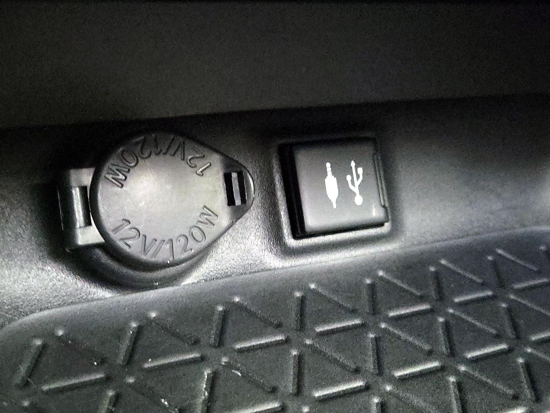 Thumbnail: 2019 Toyota RAV4 - 18