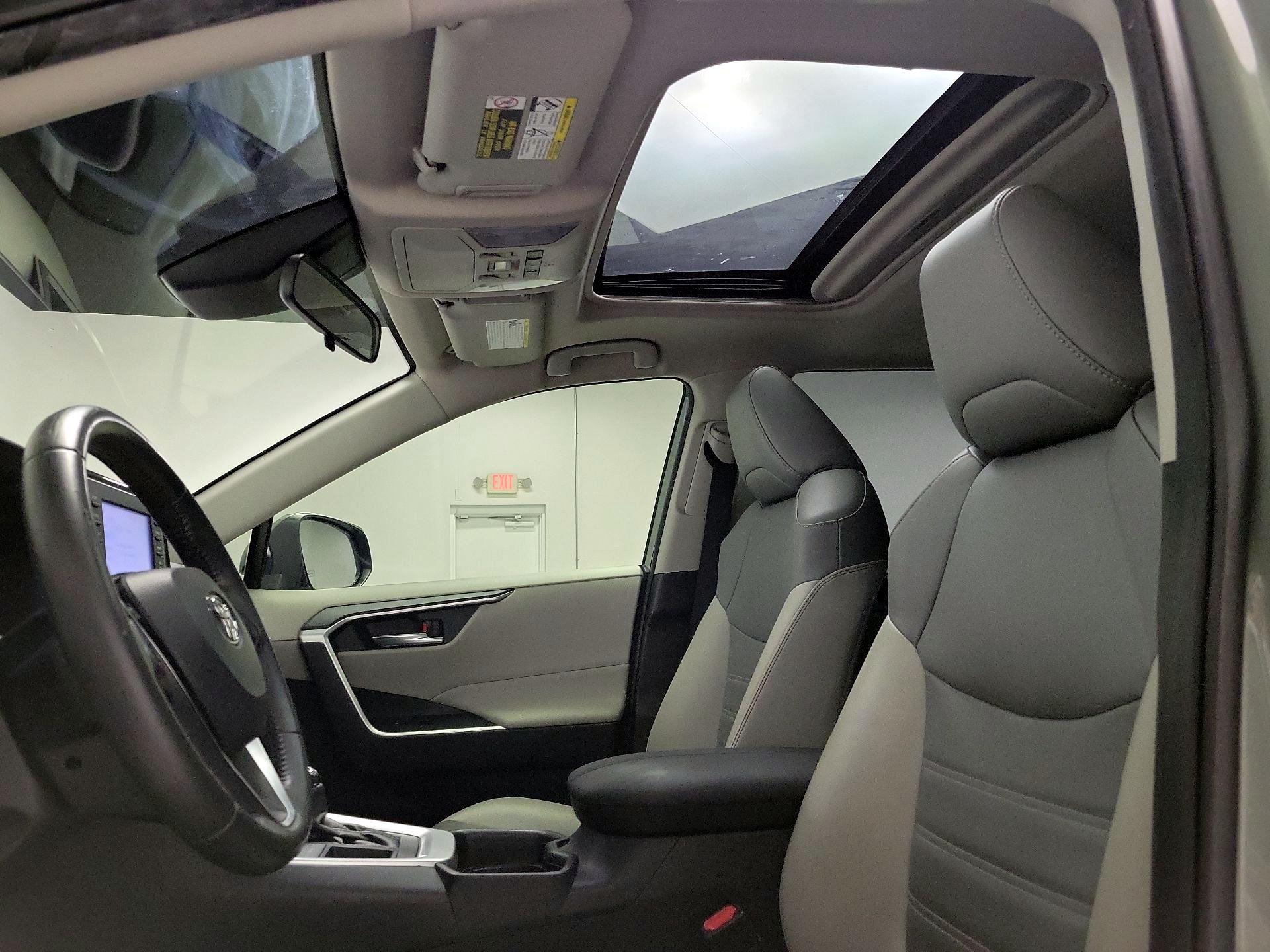 Thumbnail: 2019 Toyota RAV4 - 19