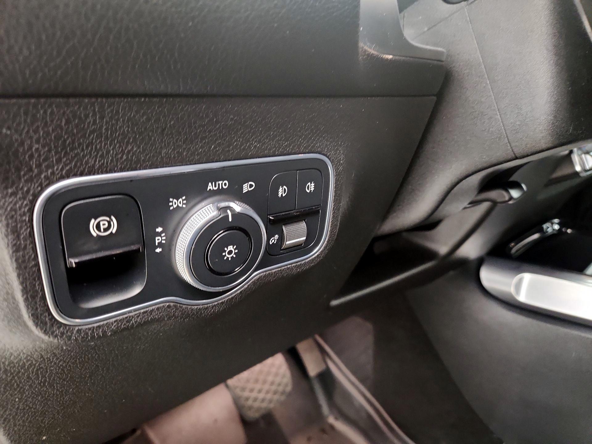 Thumbnail: 2020 Mercedes-Benz GLB - 13