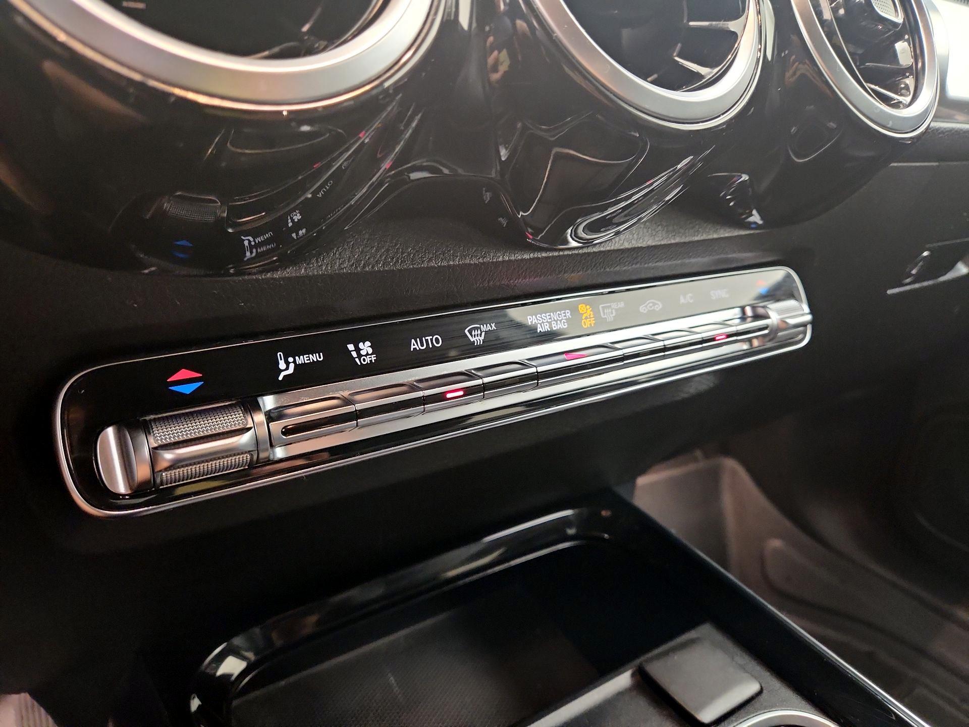 Thumbnail: 2020 Mercedes-Benz GLB - 16