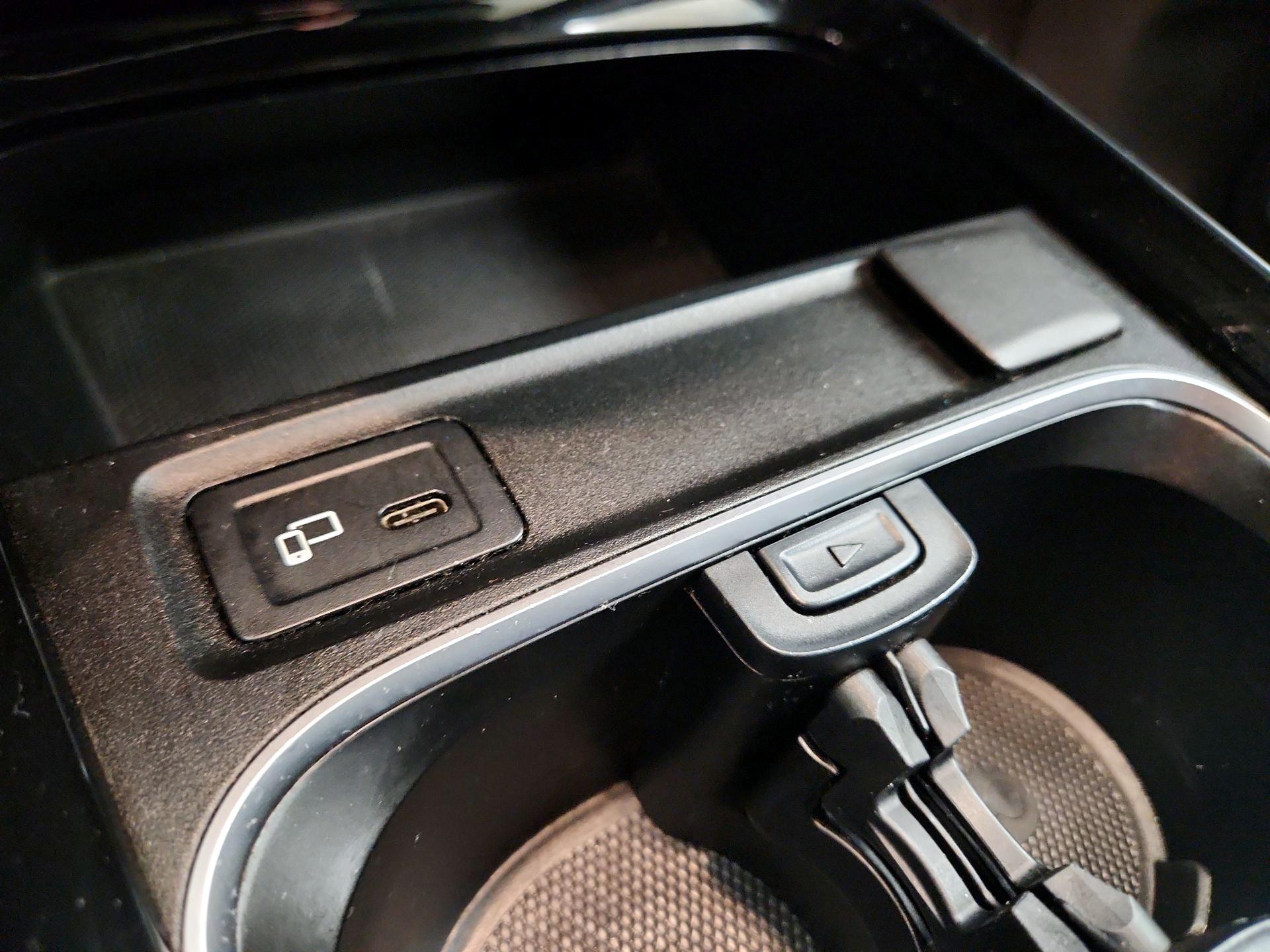 Thumbnail: 2020 Mercedes-Benz GLB - 18