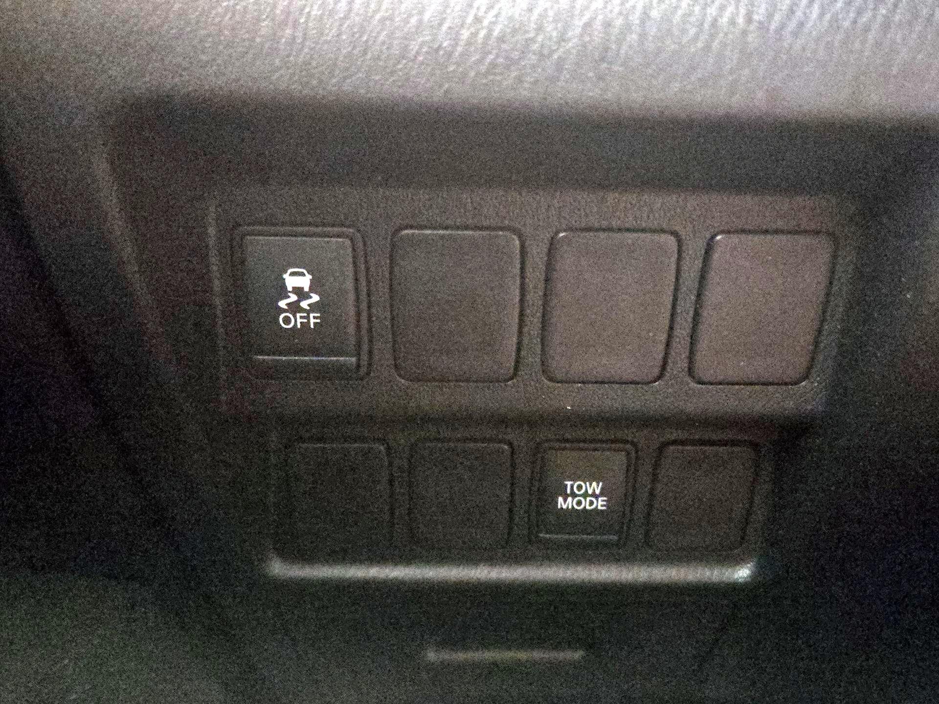 Thumbnail: 2014 Nissan Pathfinder - 13