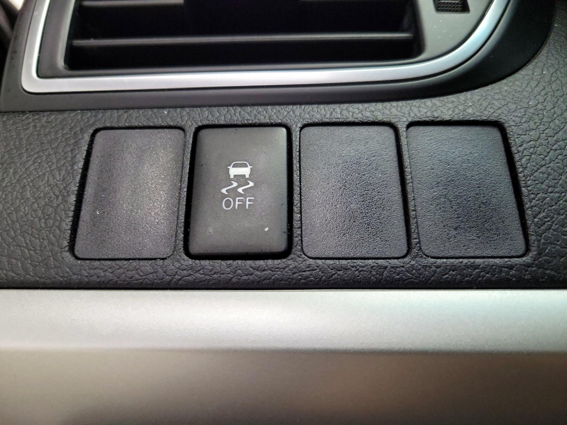 Thumbnail: 2015 Toyota Camry - 13