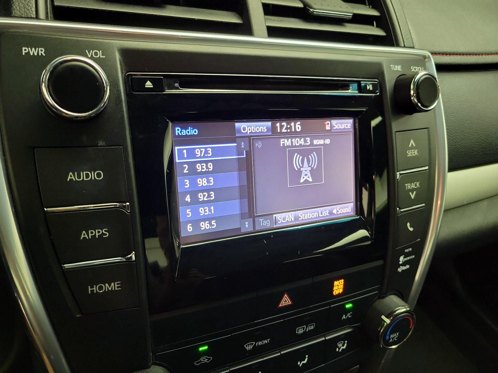 Thumbnail: 2015 Toyota Camry - 16