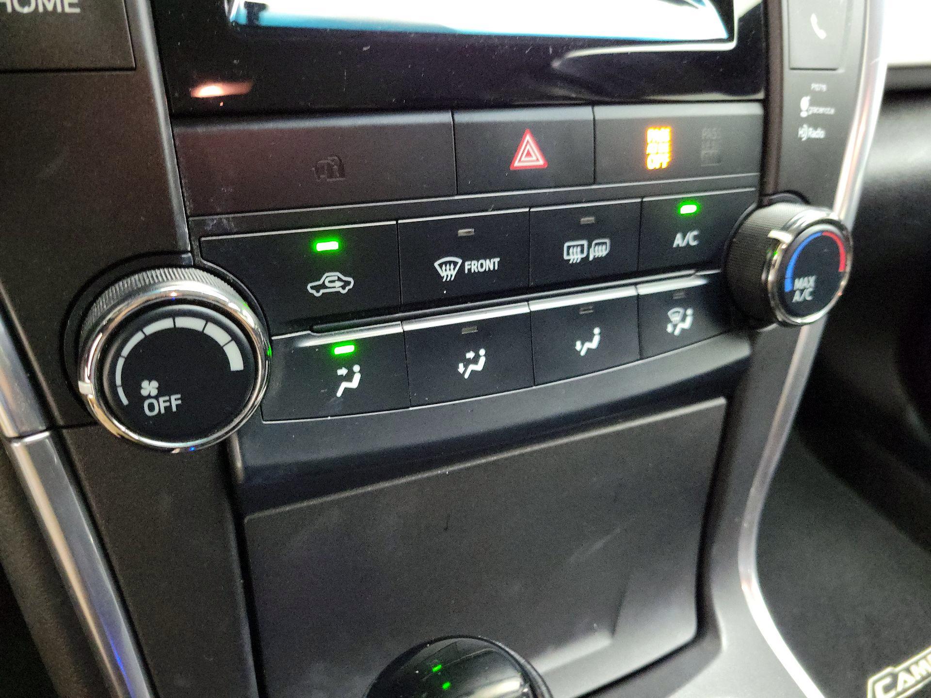 Thumbnail: 2015 Toyota Camry - 17