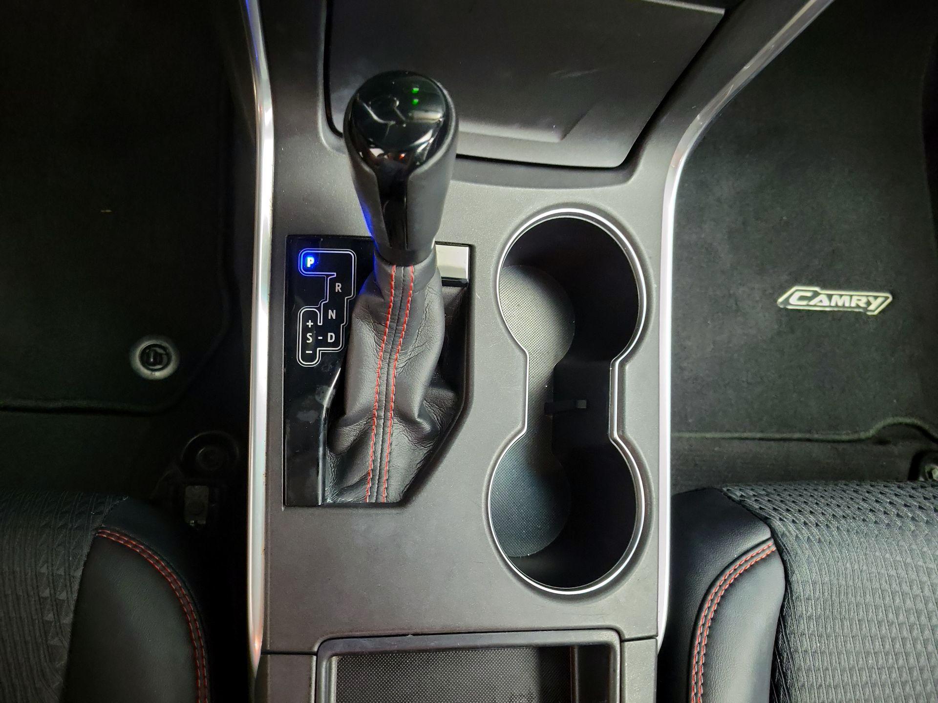 Thumbnail: 2015 Toyota Camry - 18