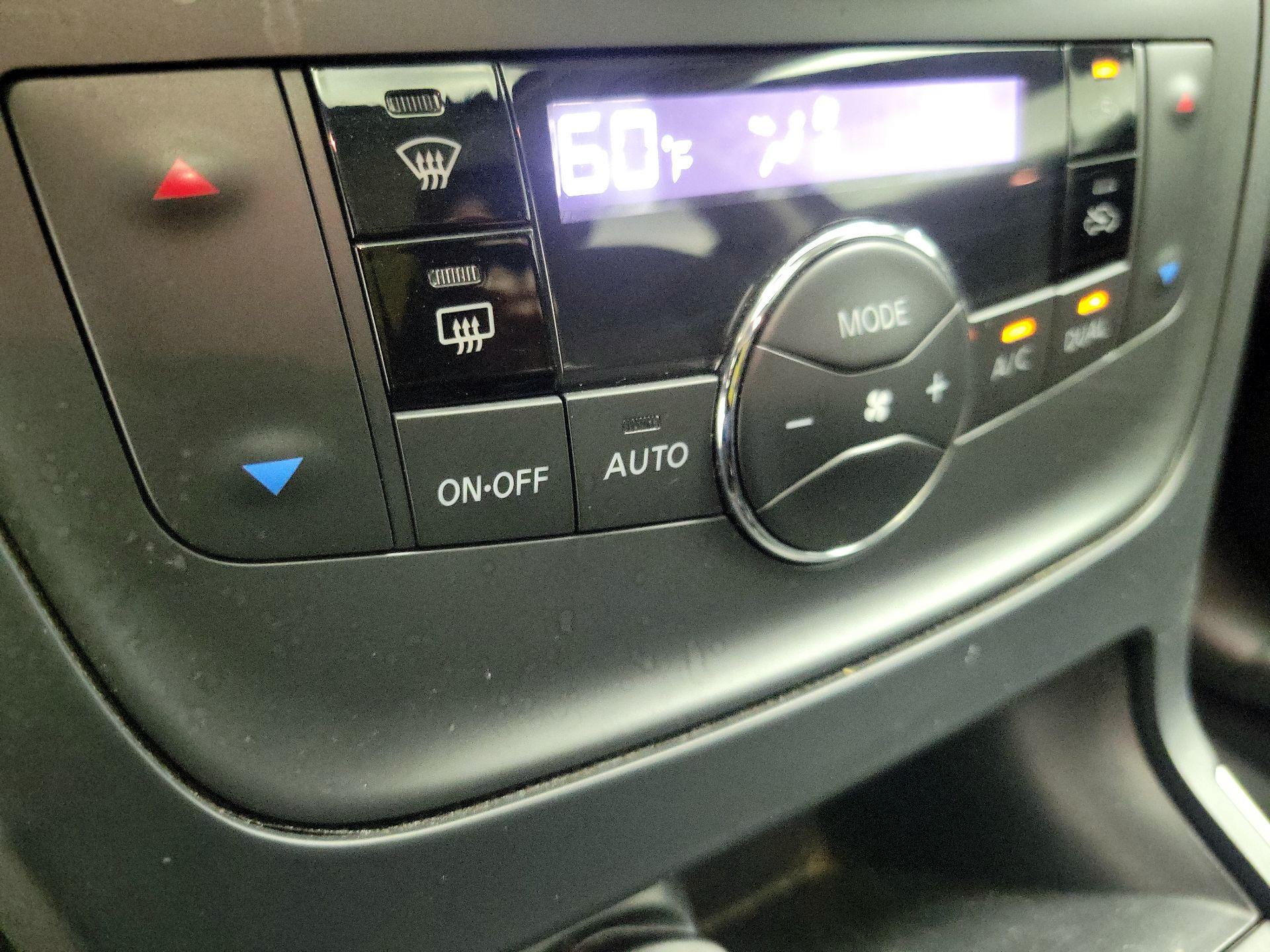 Thumbnail: 2019 Nissan Sentra - 16