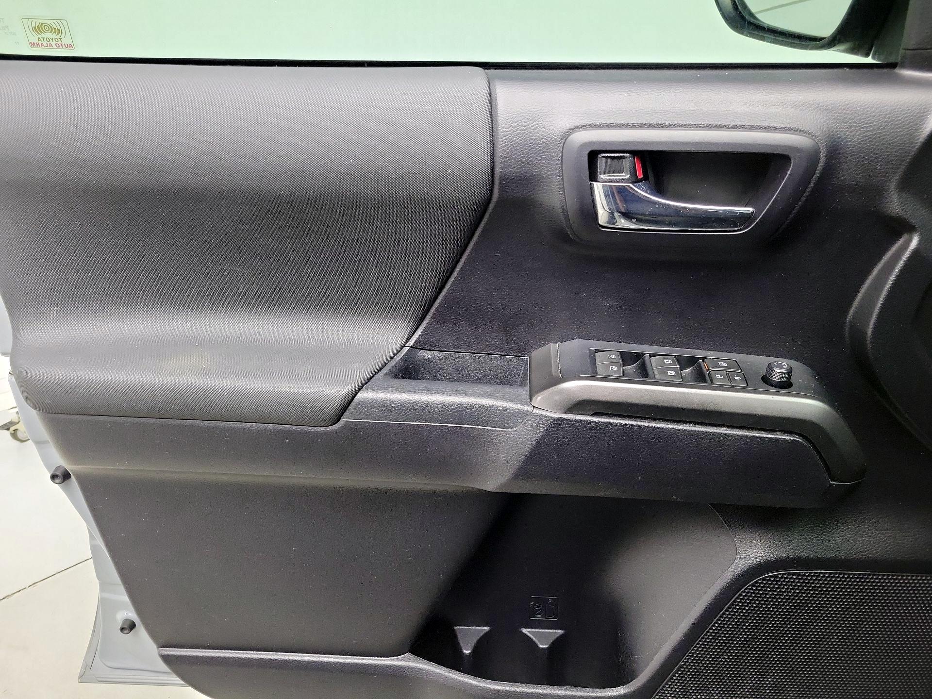 Thumbnail: 2020 Toyota Tacoma - 12