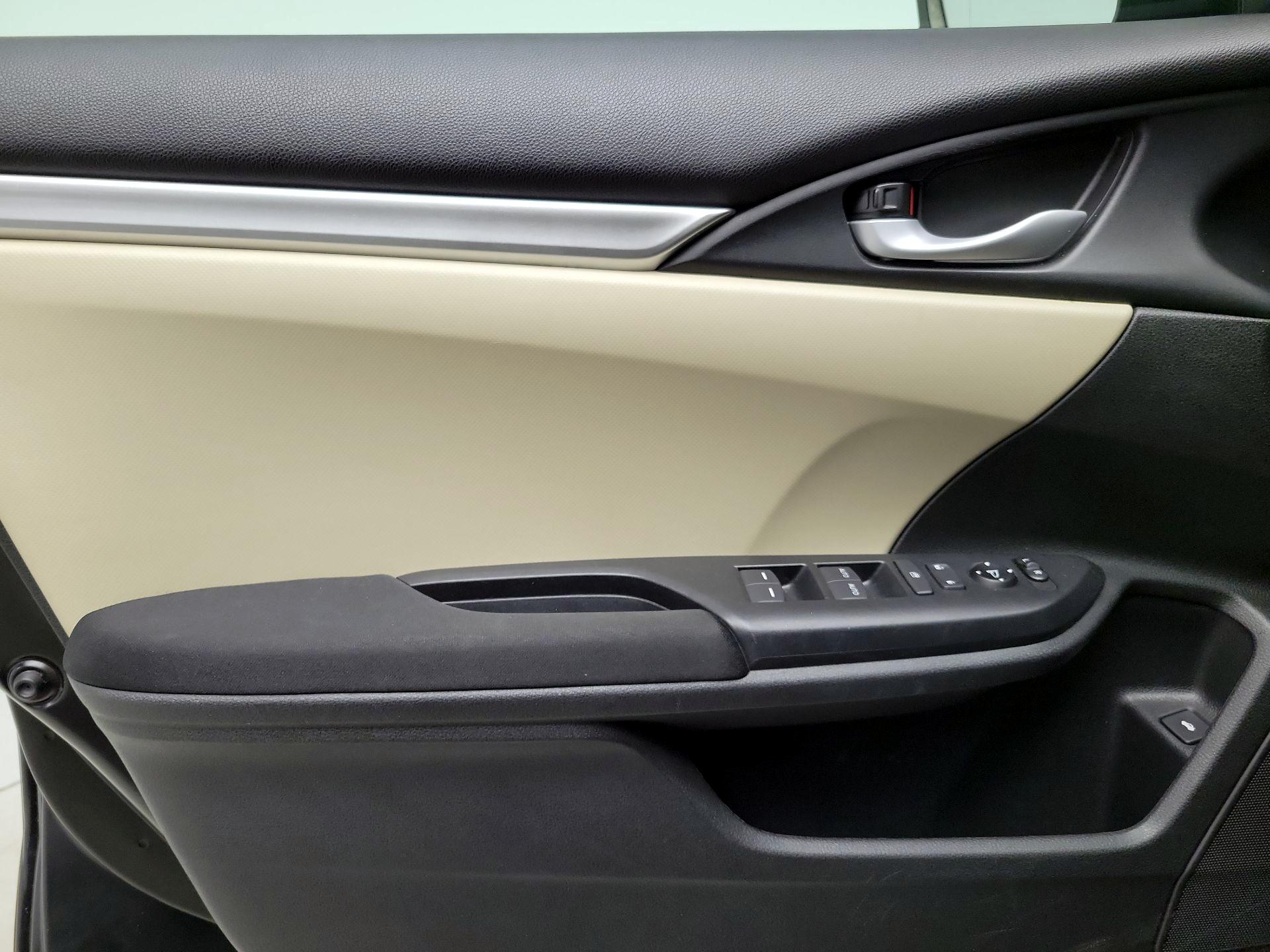 Thumbnail: 2016 Honda Civic - 12