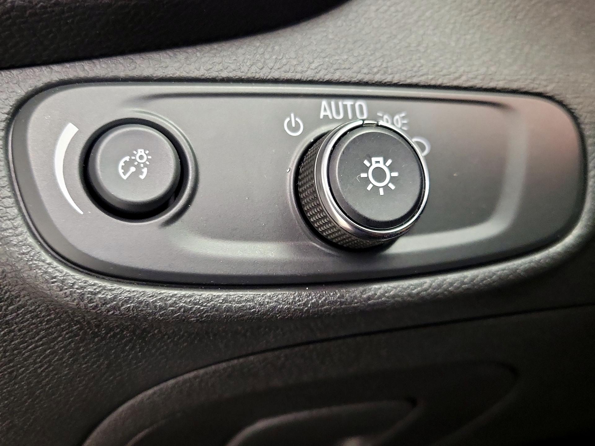 Thumbnail: 2018 Chevrolet Trax - 13