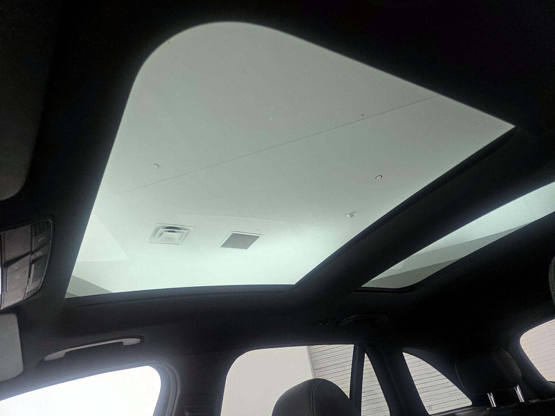 Thumbnail: 2018 Mercedes-Benz GLC - 19