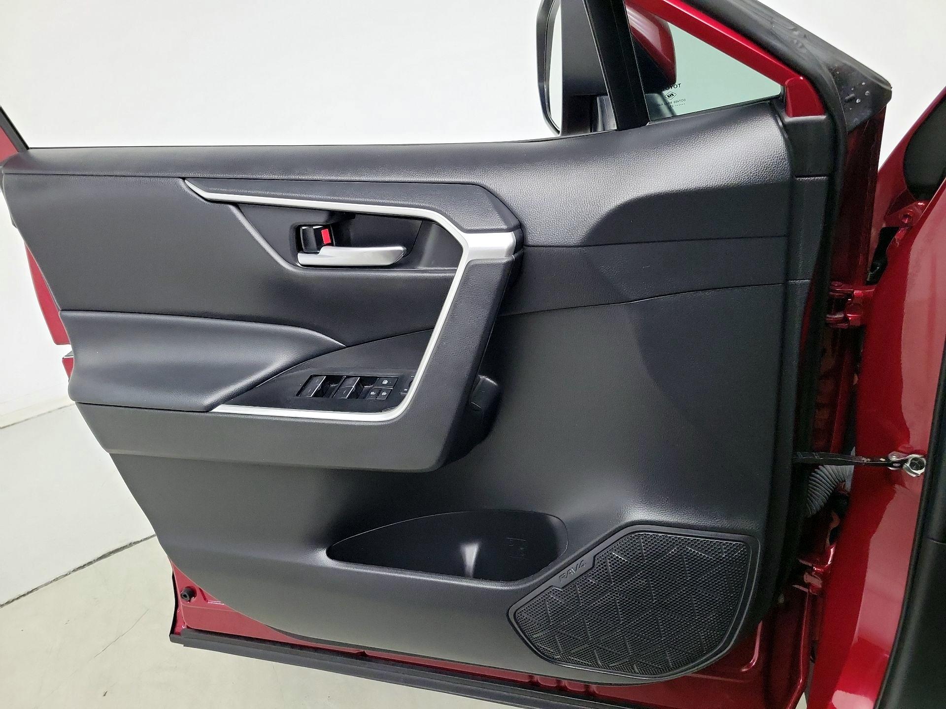 Thumbnail: 2023 Toyota RAV4 - 12