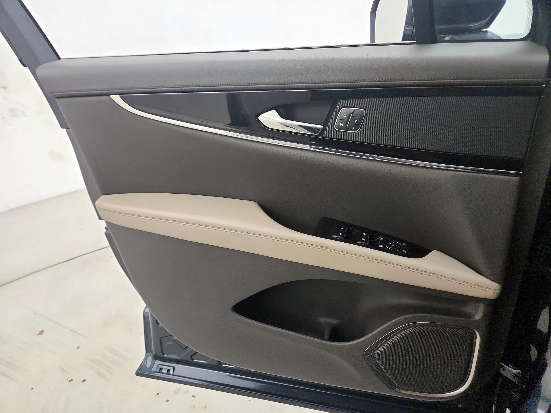 Thumbnail: 2022 Lincoln Nautilus - 12