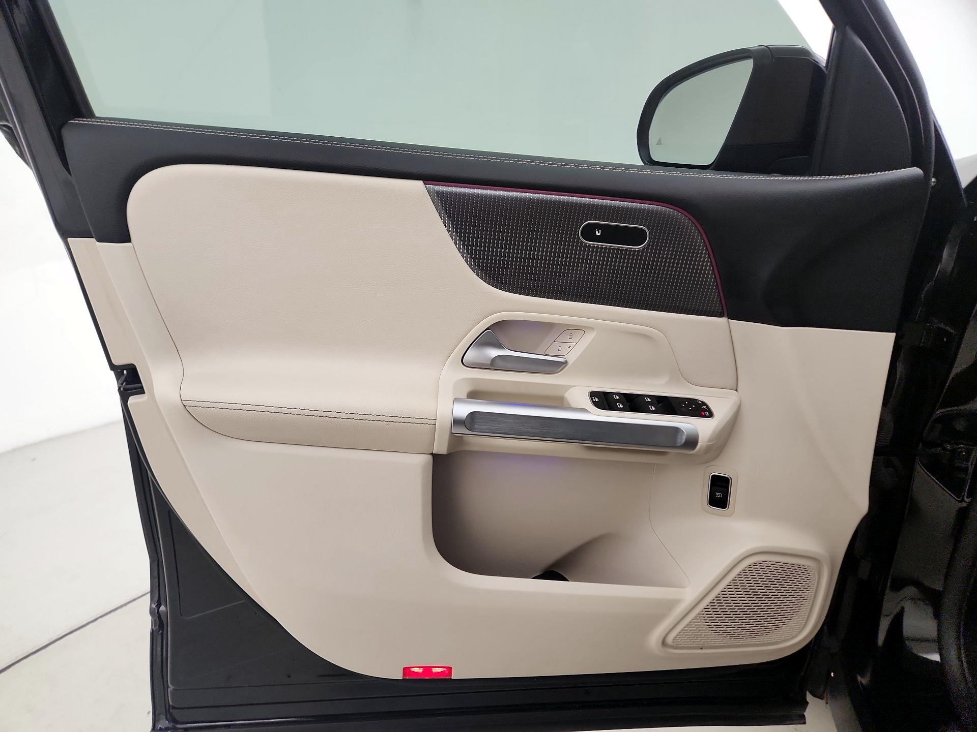 Thumbnail: 2022 Mercedes-Benz GLB - 12