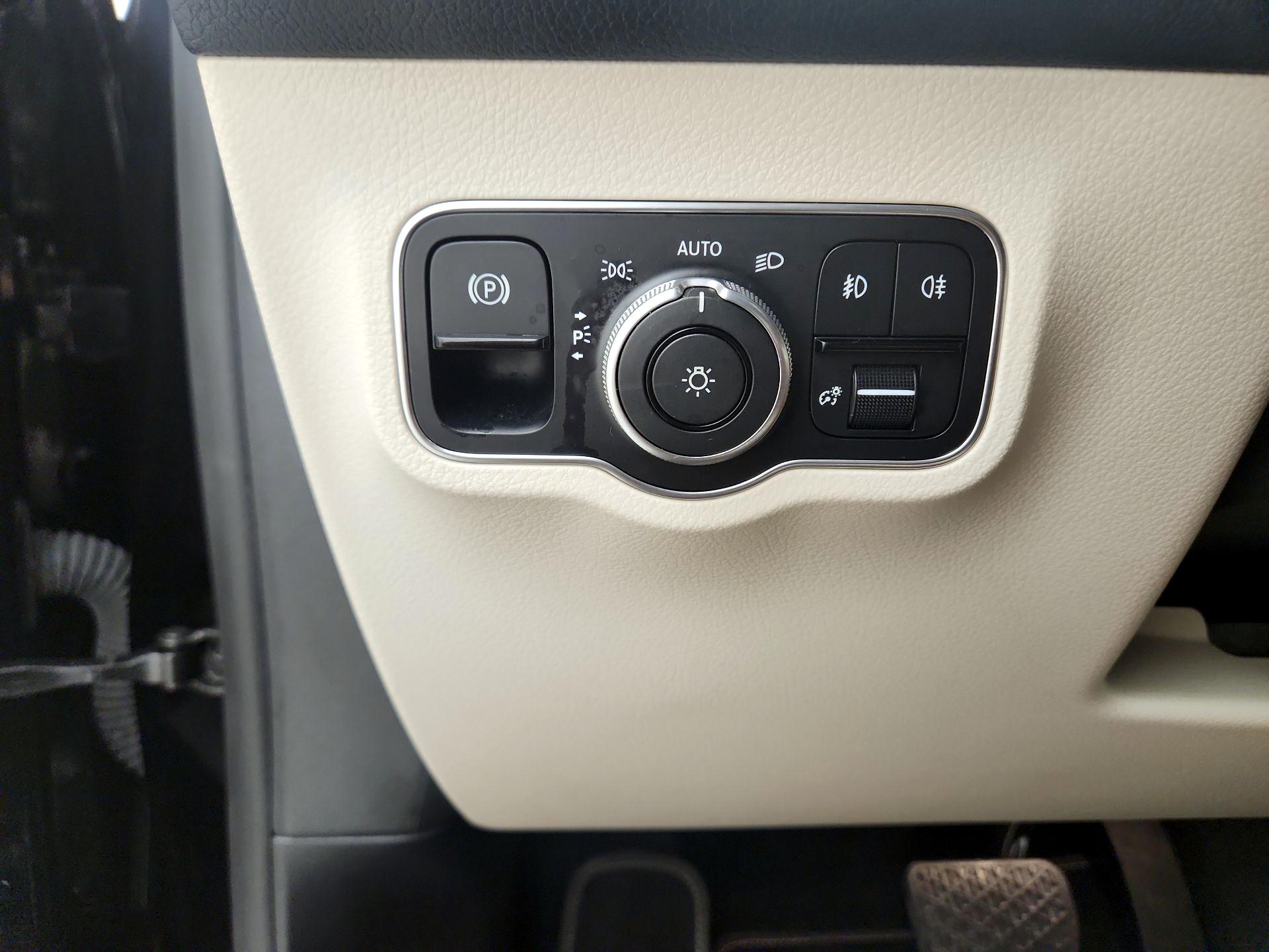 Thumbnail: 2022 Mercedes-Benz GLB - 13