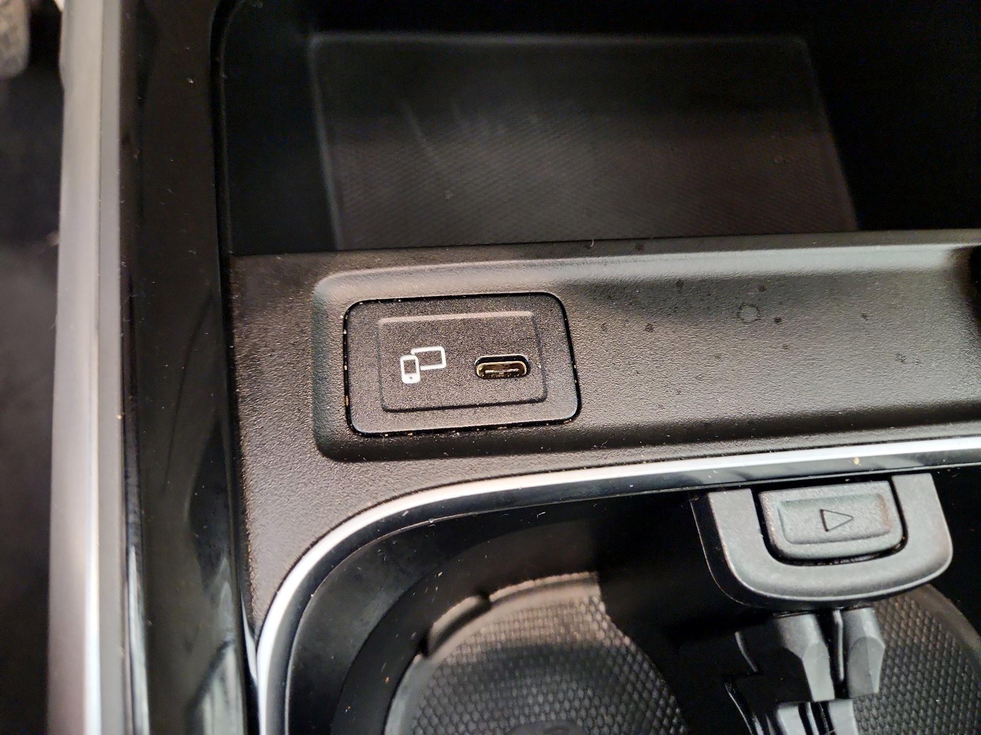 Thumbnail: 2022 Mercedes-Benz GLB - 18