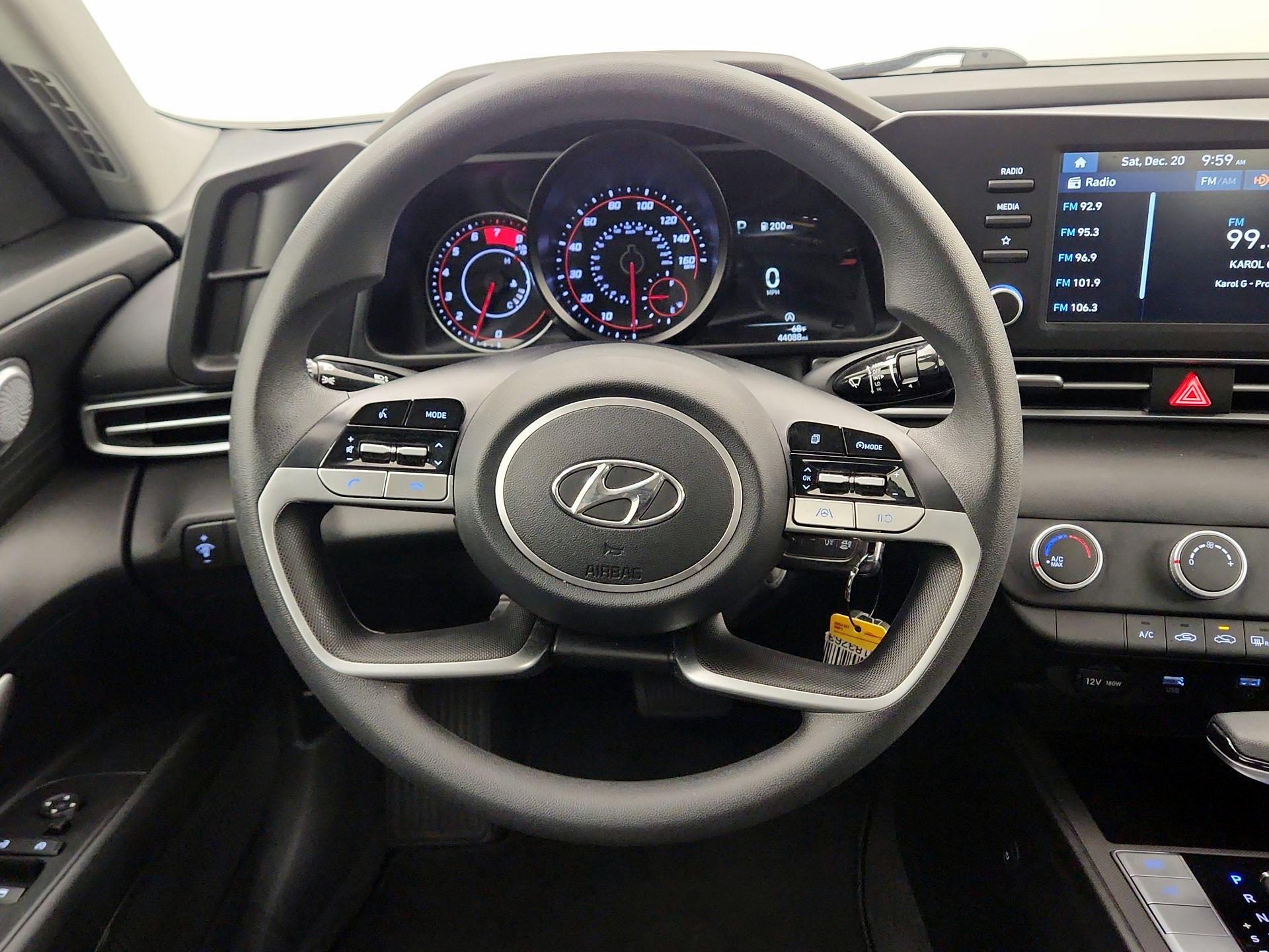 Thumbnail: 2022 Hyundai Elantra - 10