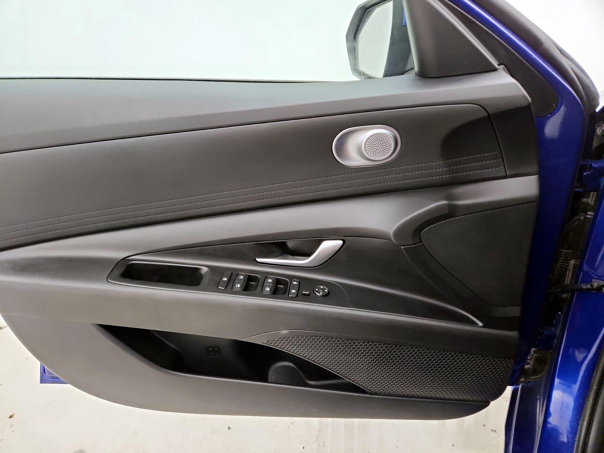 Thumbnail: 2022 Hyundai Elantra - 12