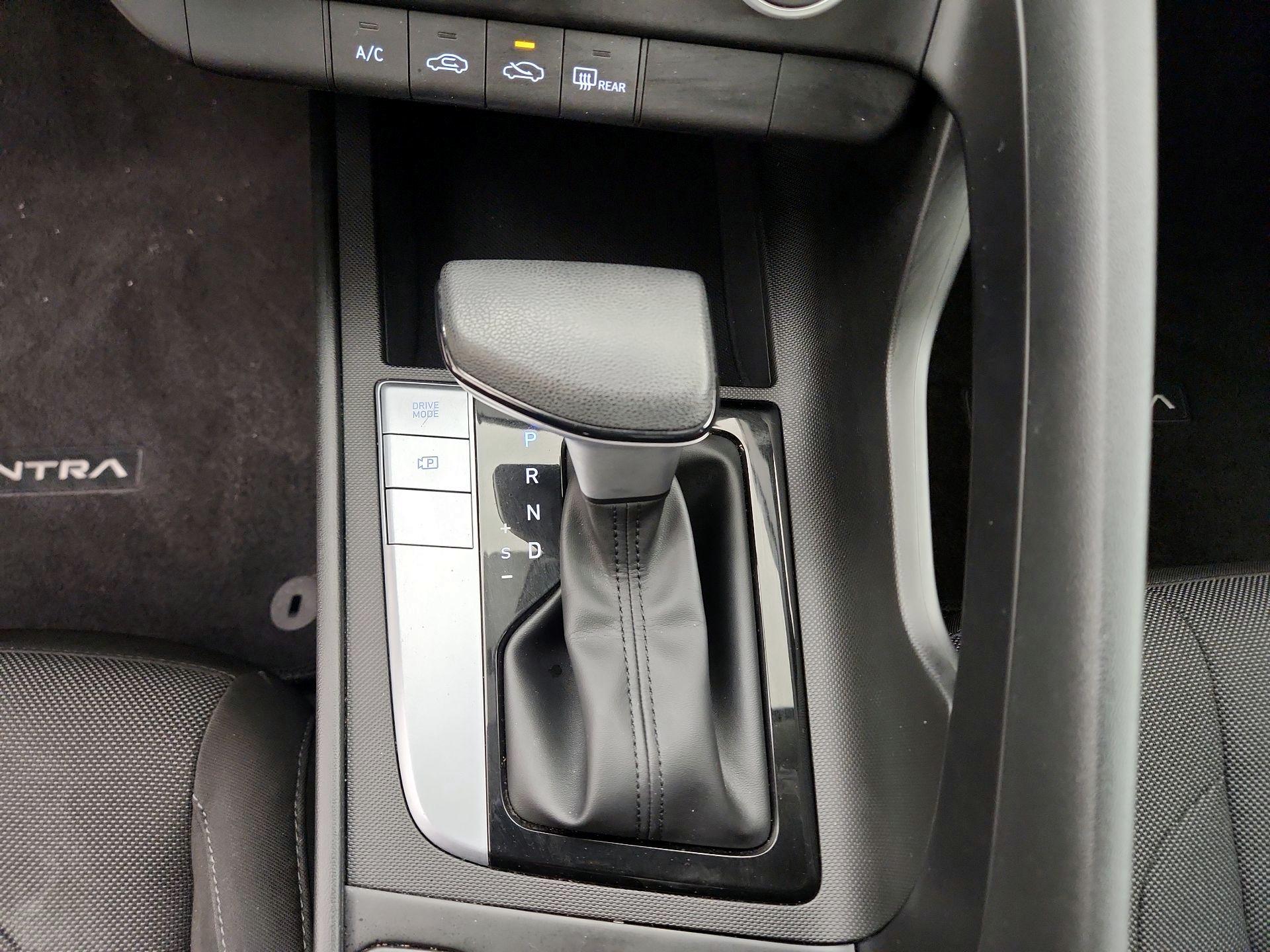 Thumbnail: 2022 Hyundai Elantra - 17