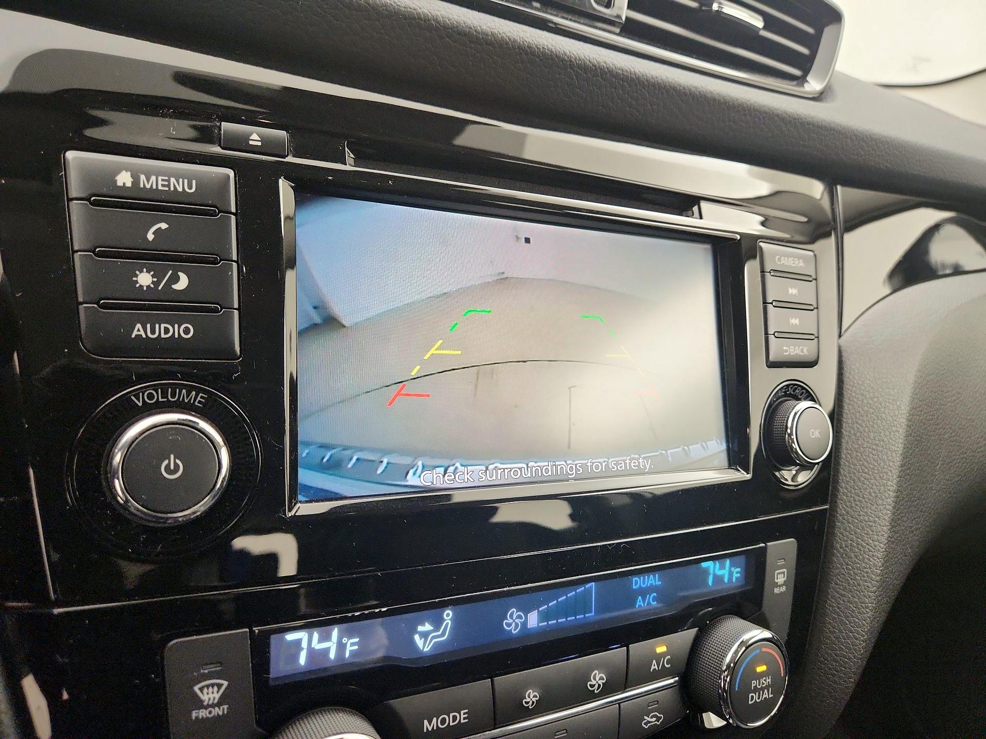 Thumbnail: 2021 Nissan Rogue Sport - 14