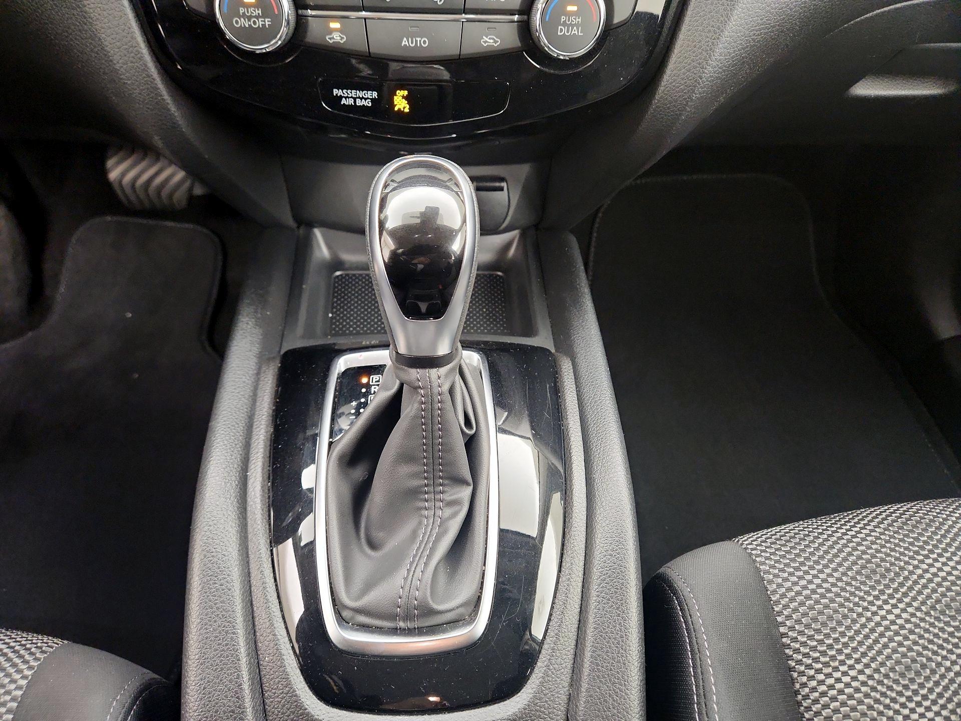 Thumbnail: 2021 Nissan Rogue Sport - 17