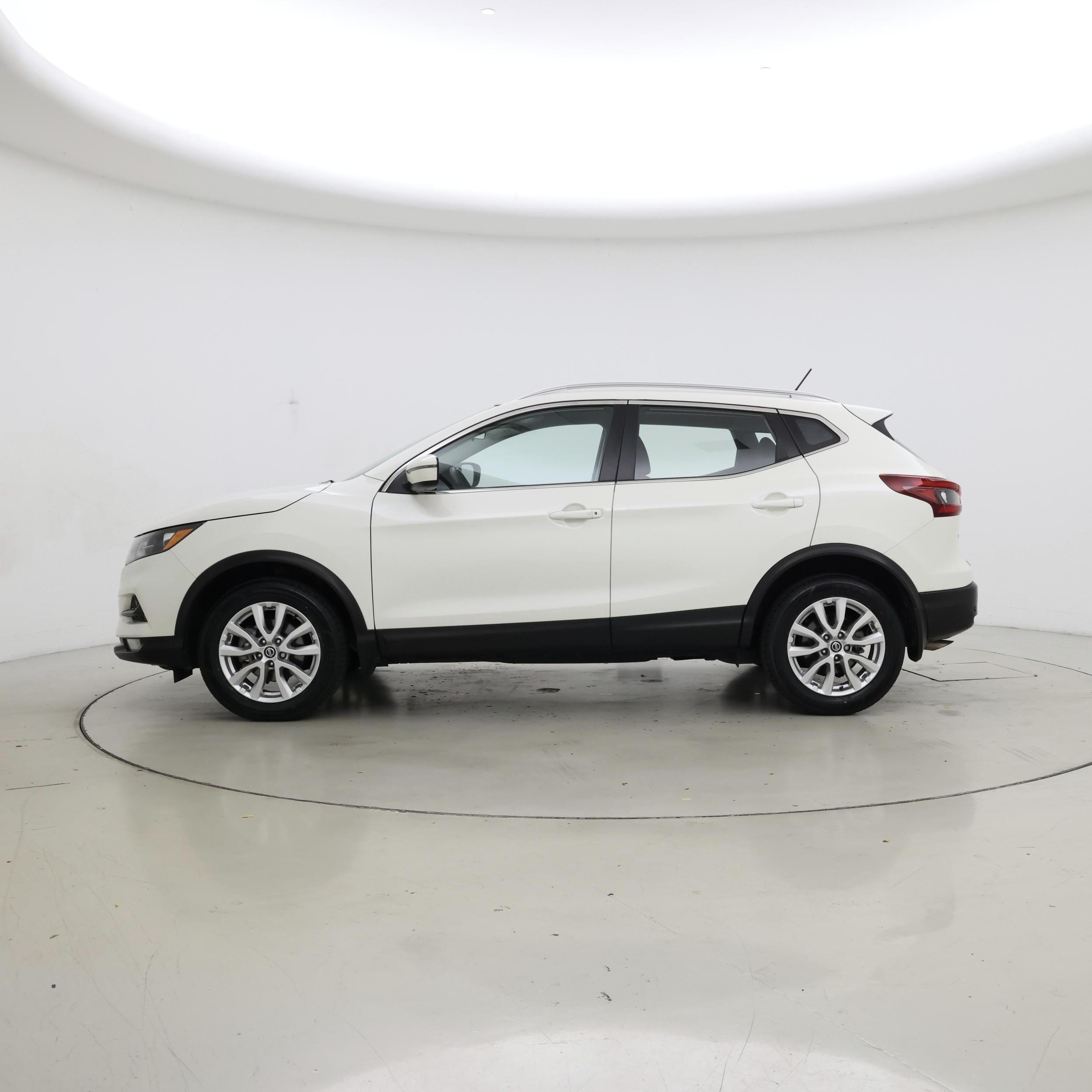 Thumbnail: 2021 Nissan Rogue Sport - 3