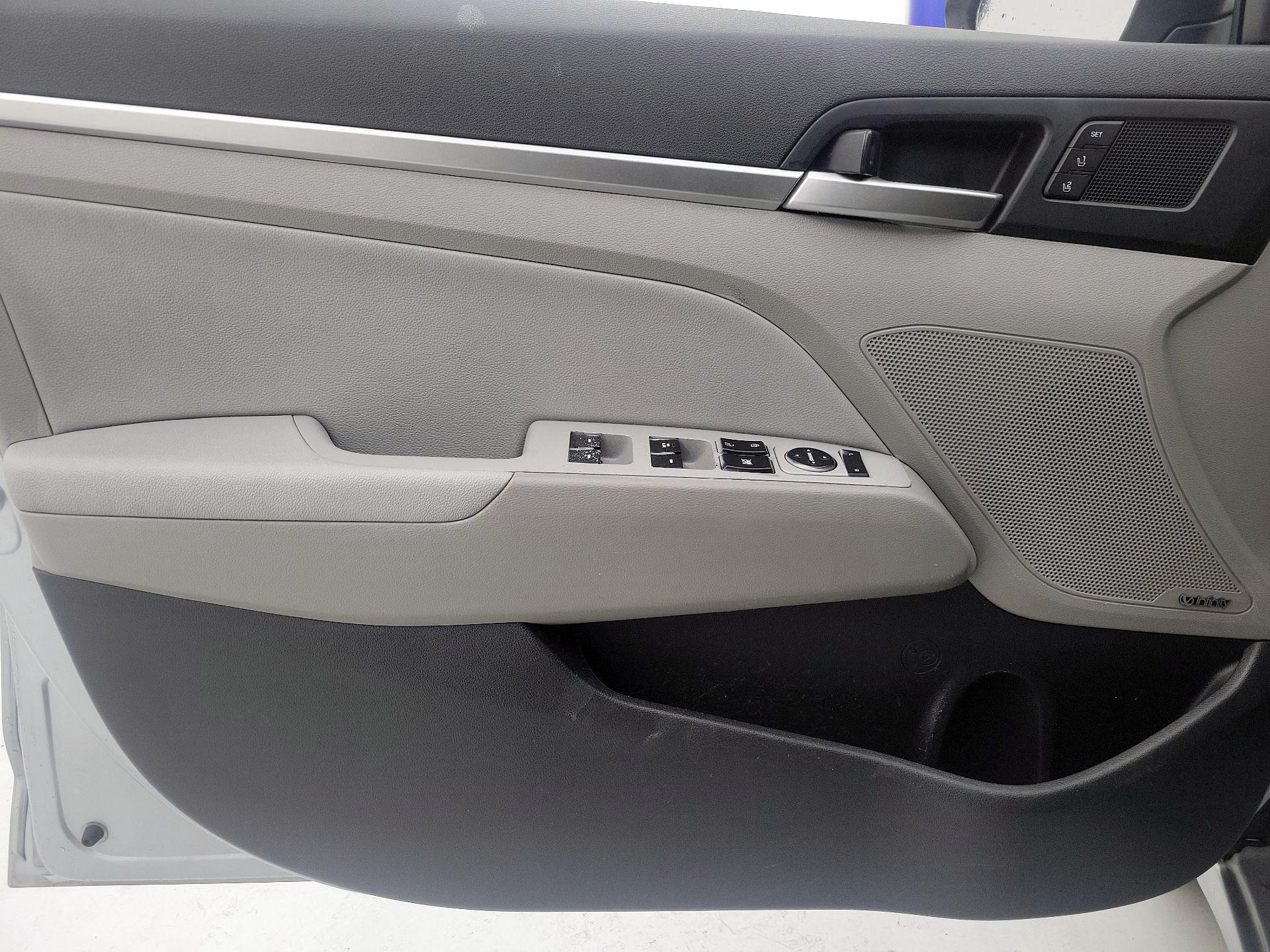 Thumbnail: 2020 Hyundai Elantra - 12