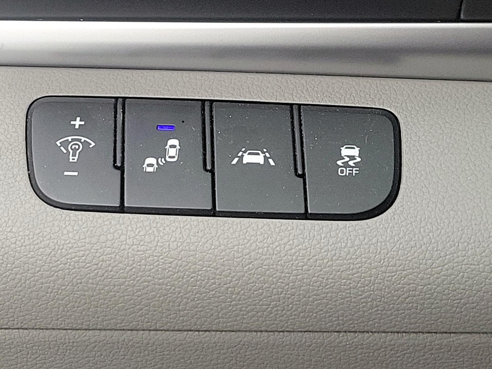 Thumbnail: 2020 Hyundai Elantra - 13