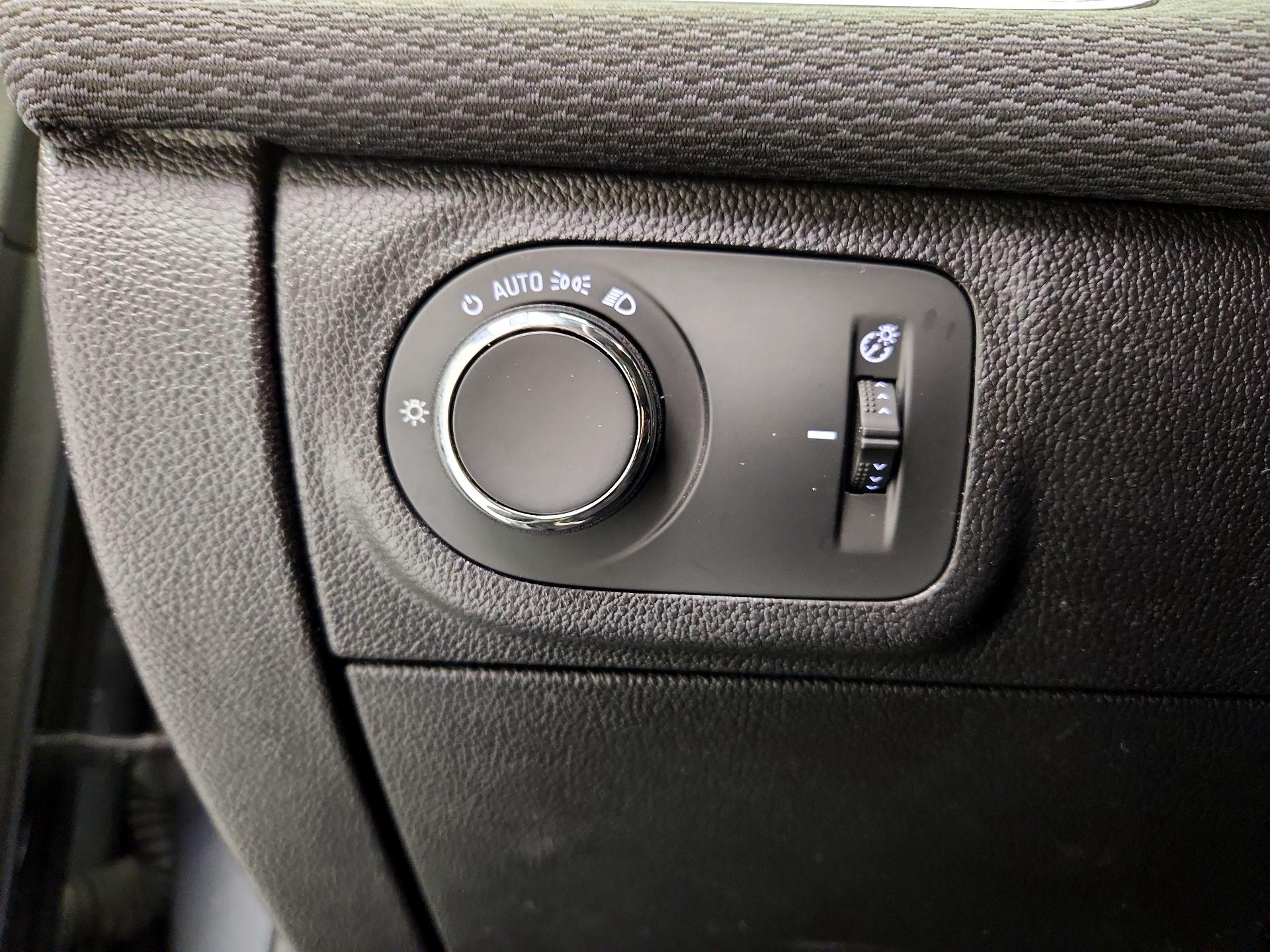 Thumbnail: 2019 Chevrolet Cruze - 13