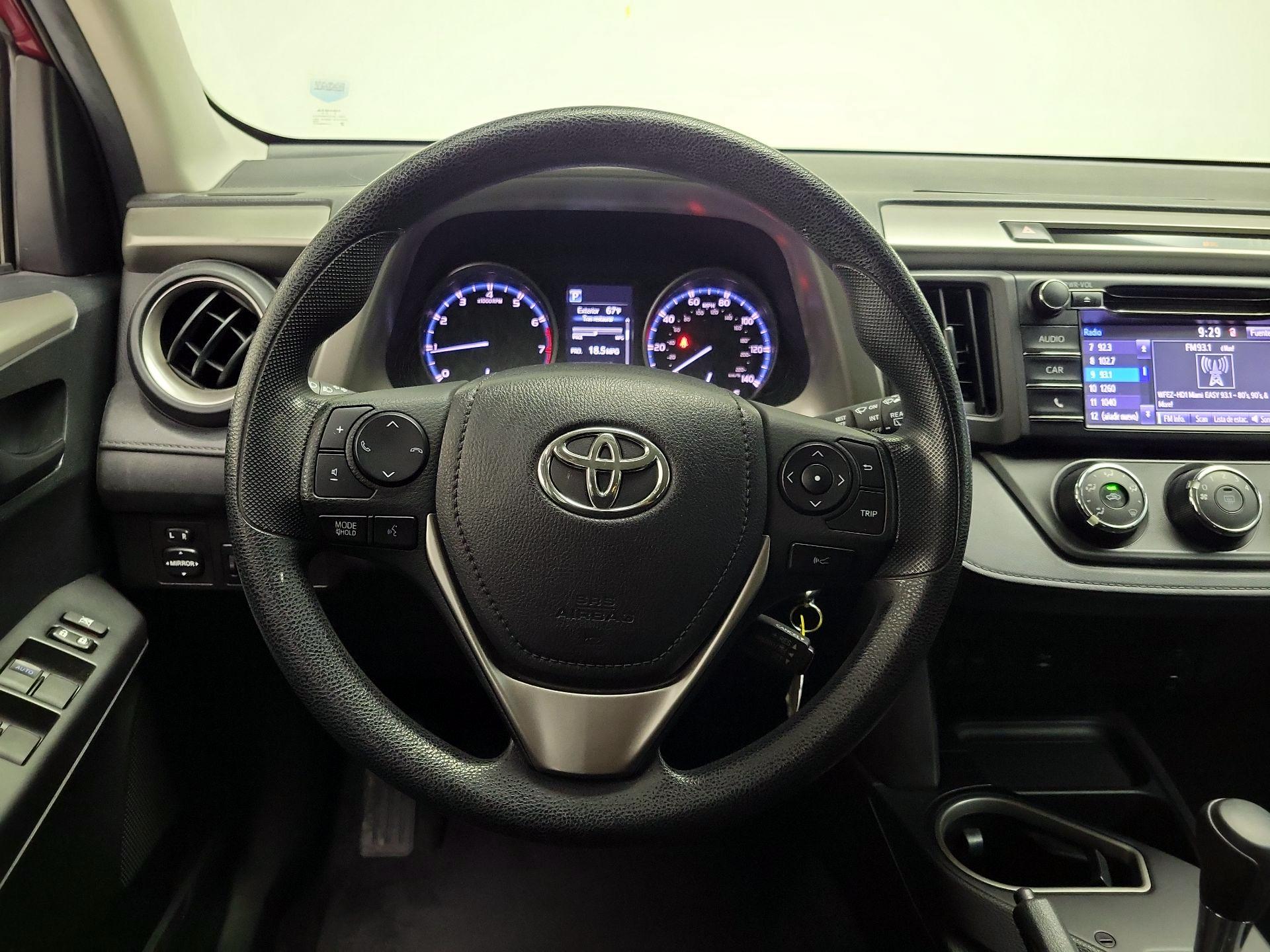 Thumbnail: 2018 Toyota RAV4 - 10