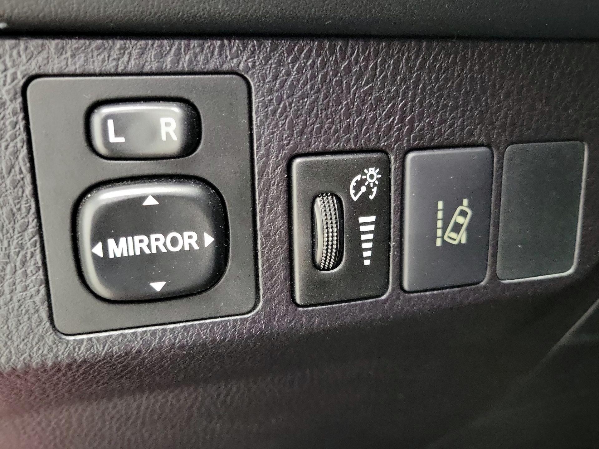 Thumbnail: 2018 Toyota RAV4 - 13