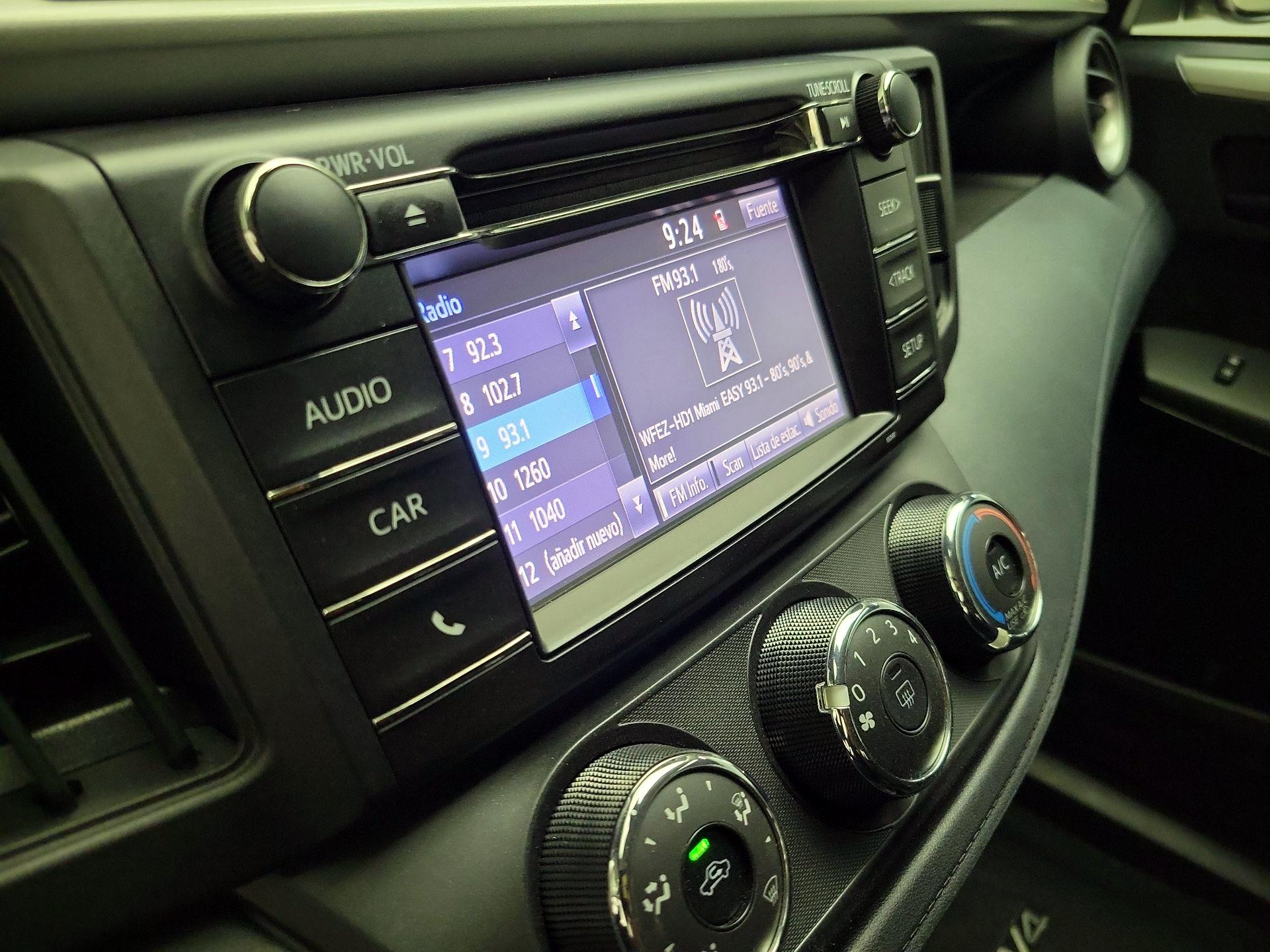 Thumbnail: 2018 Toyota RAV4 - 15