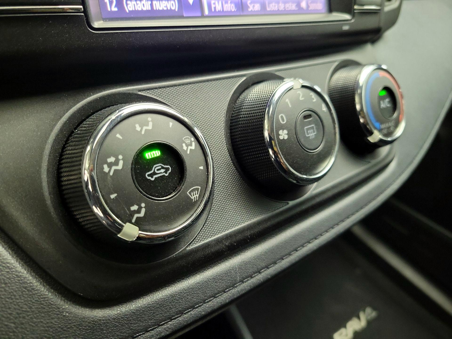 Thumbnail: 2018 Toyota RAV4 - 16