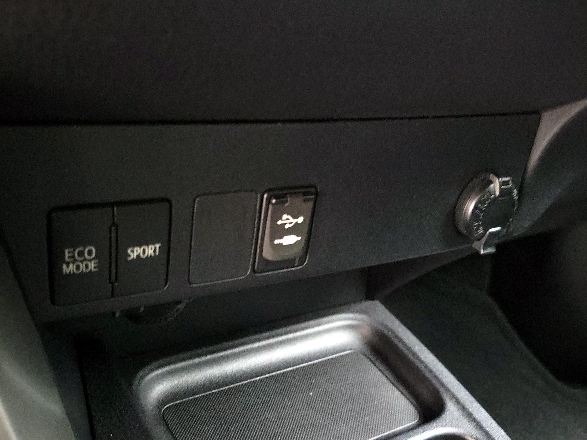 Thumbnail: 2018 Toyota RAV4 - 18