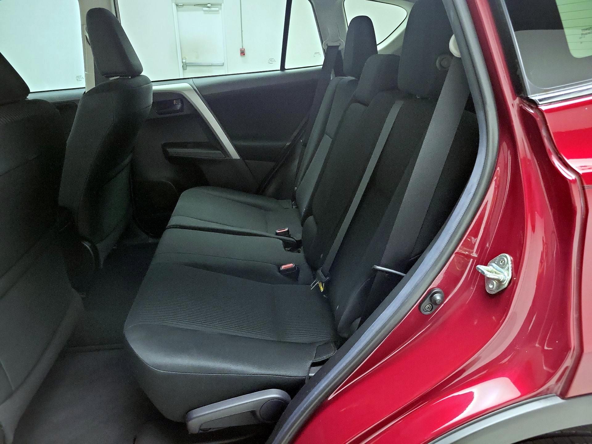 Thumbnail: 2018 Toyota RAV4 - 19