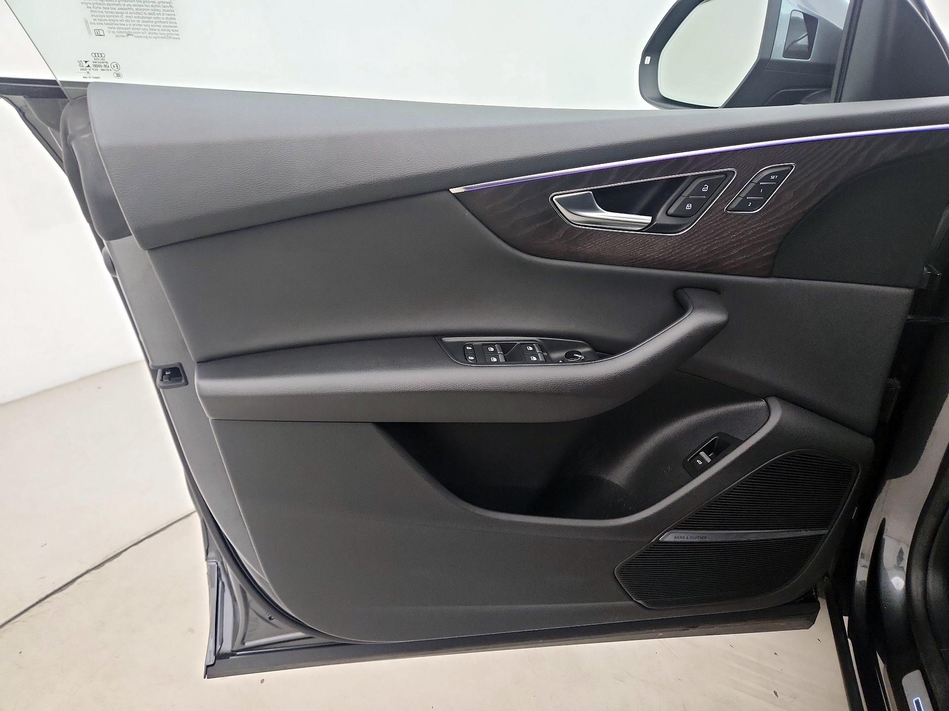 Thumbnail: 2021 Audi Q8 - 12