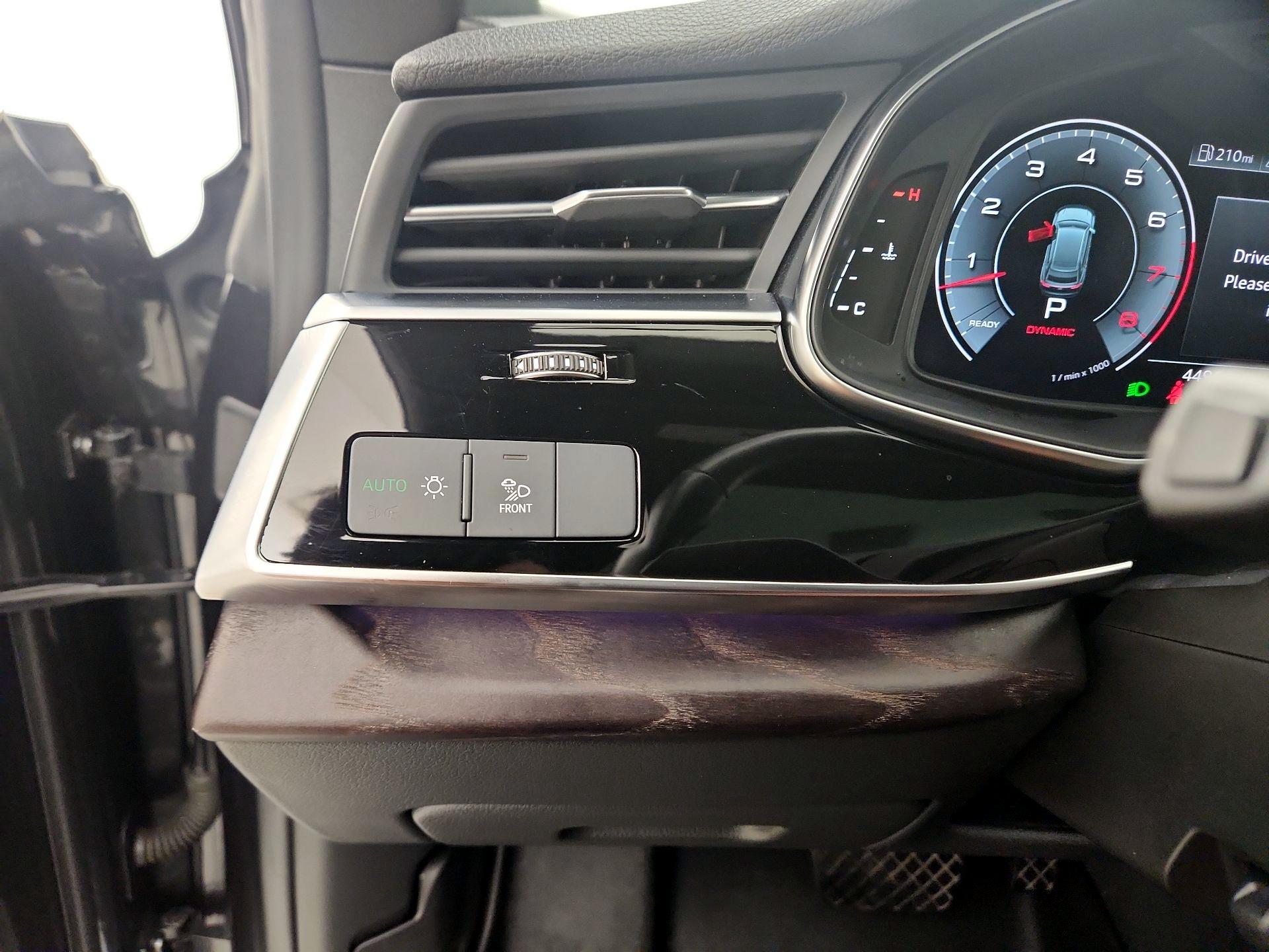 Thumbnail: 2021 Audi Q8 - 13