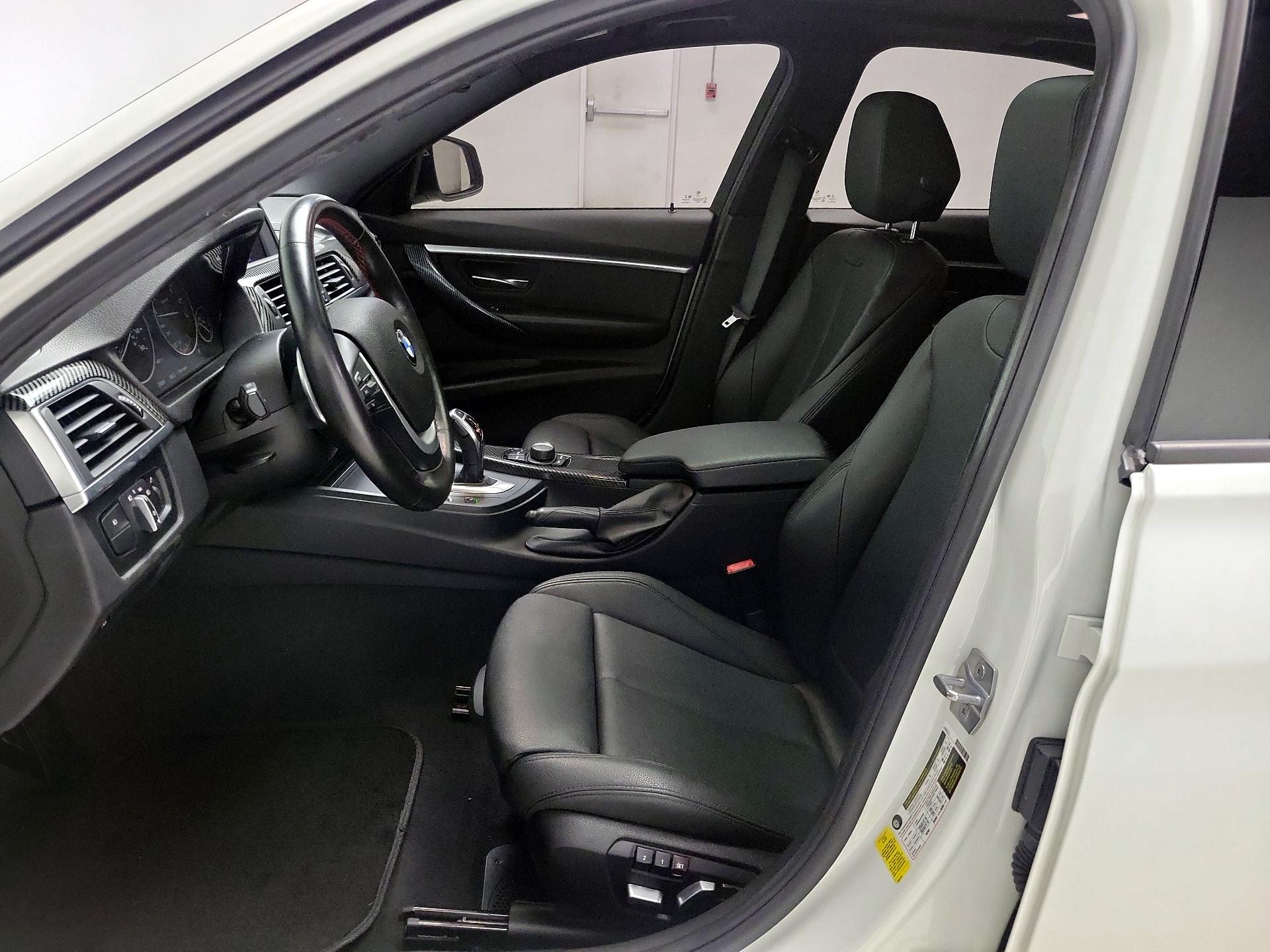 Thumbnail: 2018 BMW 3 Series - 11