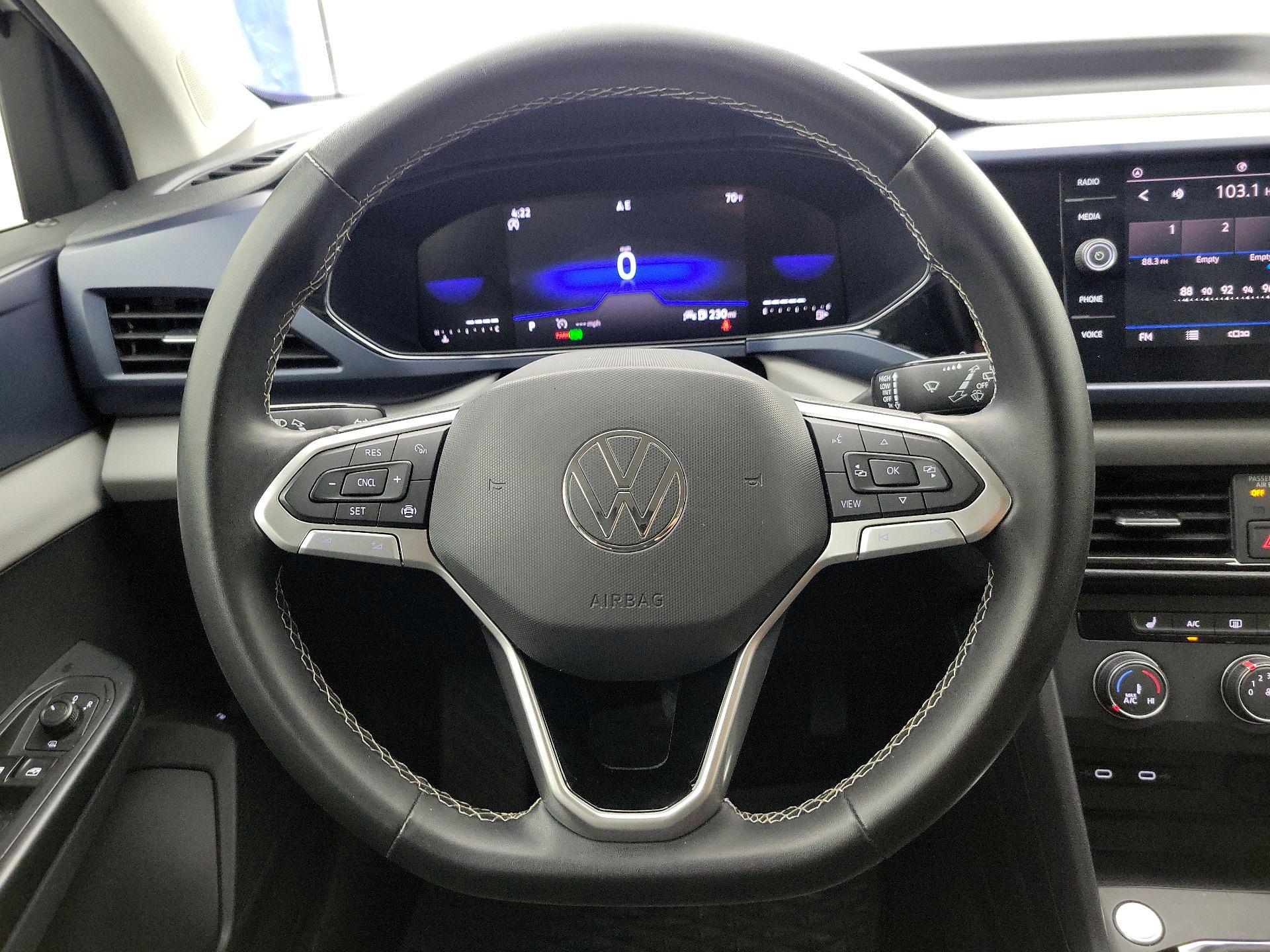 Thumbnail: 2022 Volkswagen Taos - 10