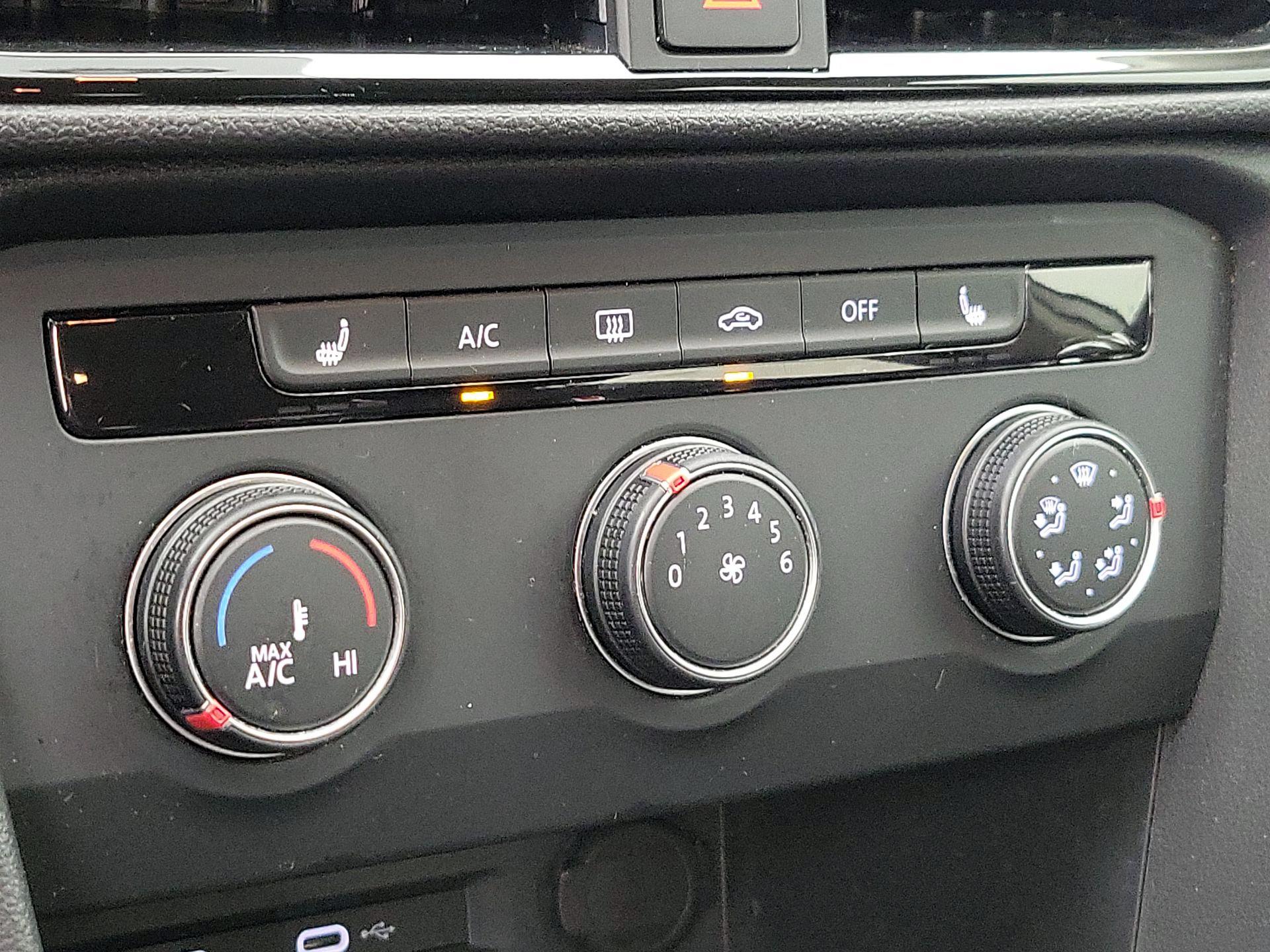 Thumbnail: 2022 Volkswagen Taos - 16