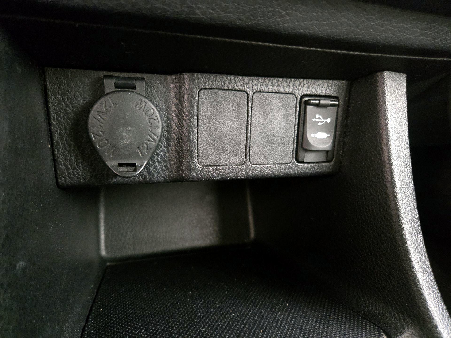 Thumbnail: 2015 Toyota Corolla - 17