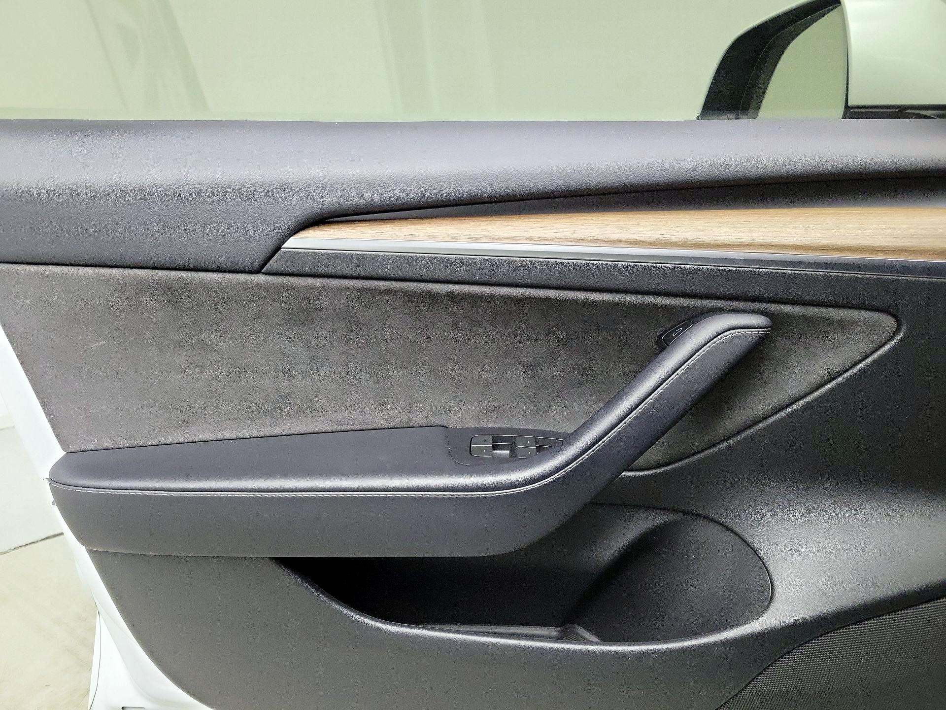 Thumbnail: 2023 Tesla Model 3 - 12