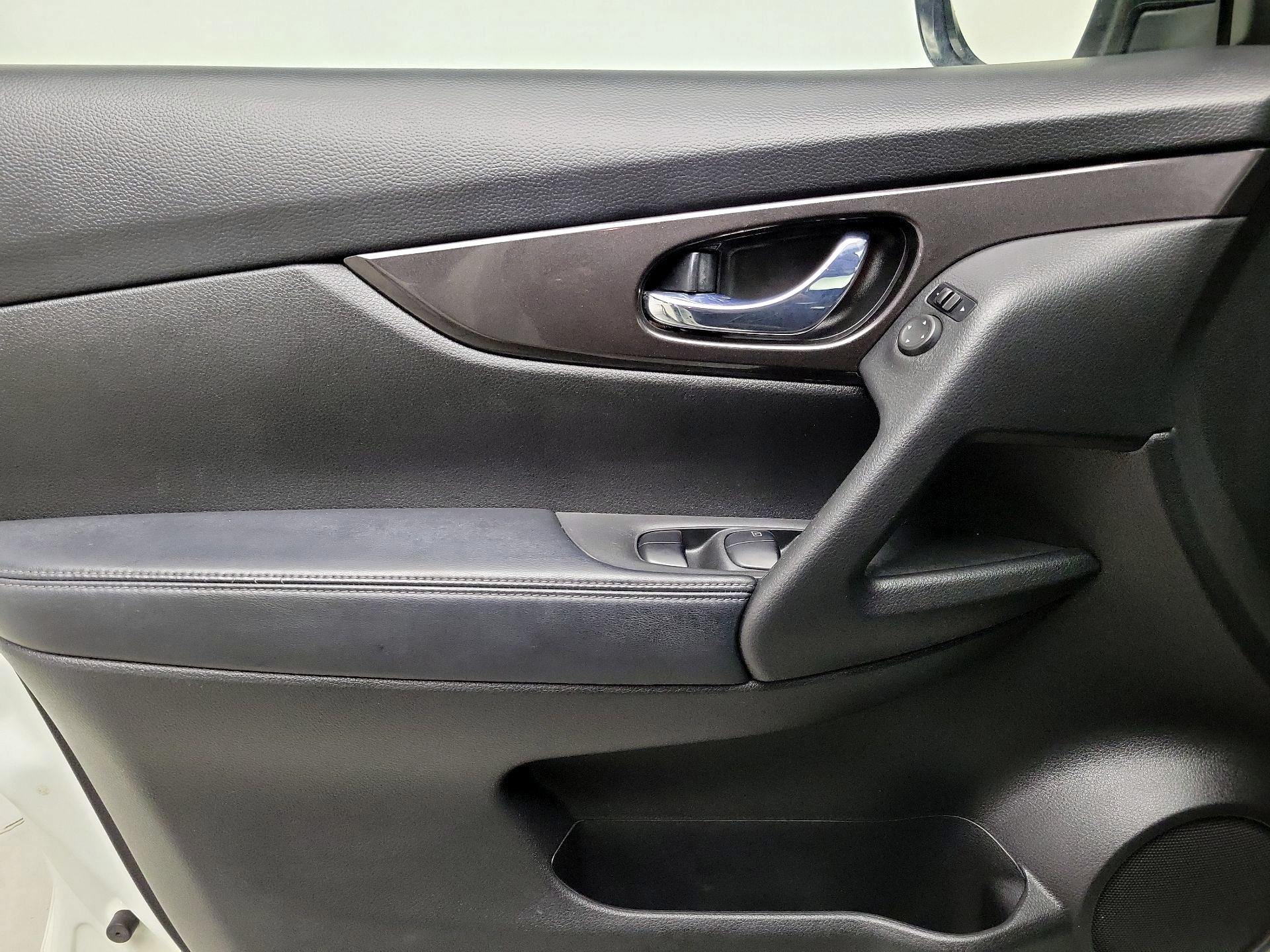 Thumbnail: 2019 Nissan Rogue - 12