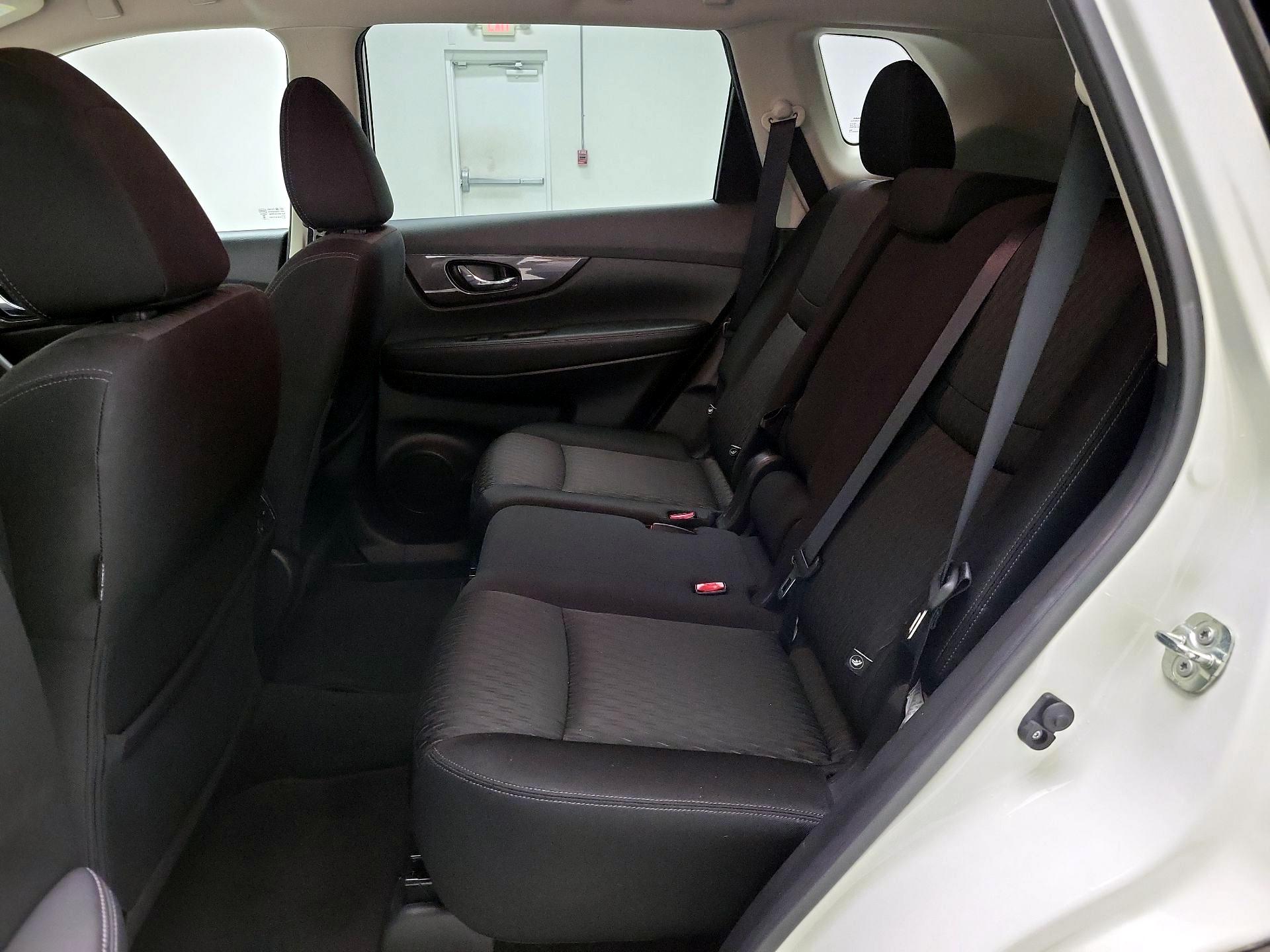 Thumbnail: 2019 Nissan Rogue - 19