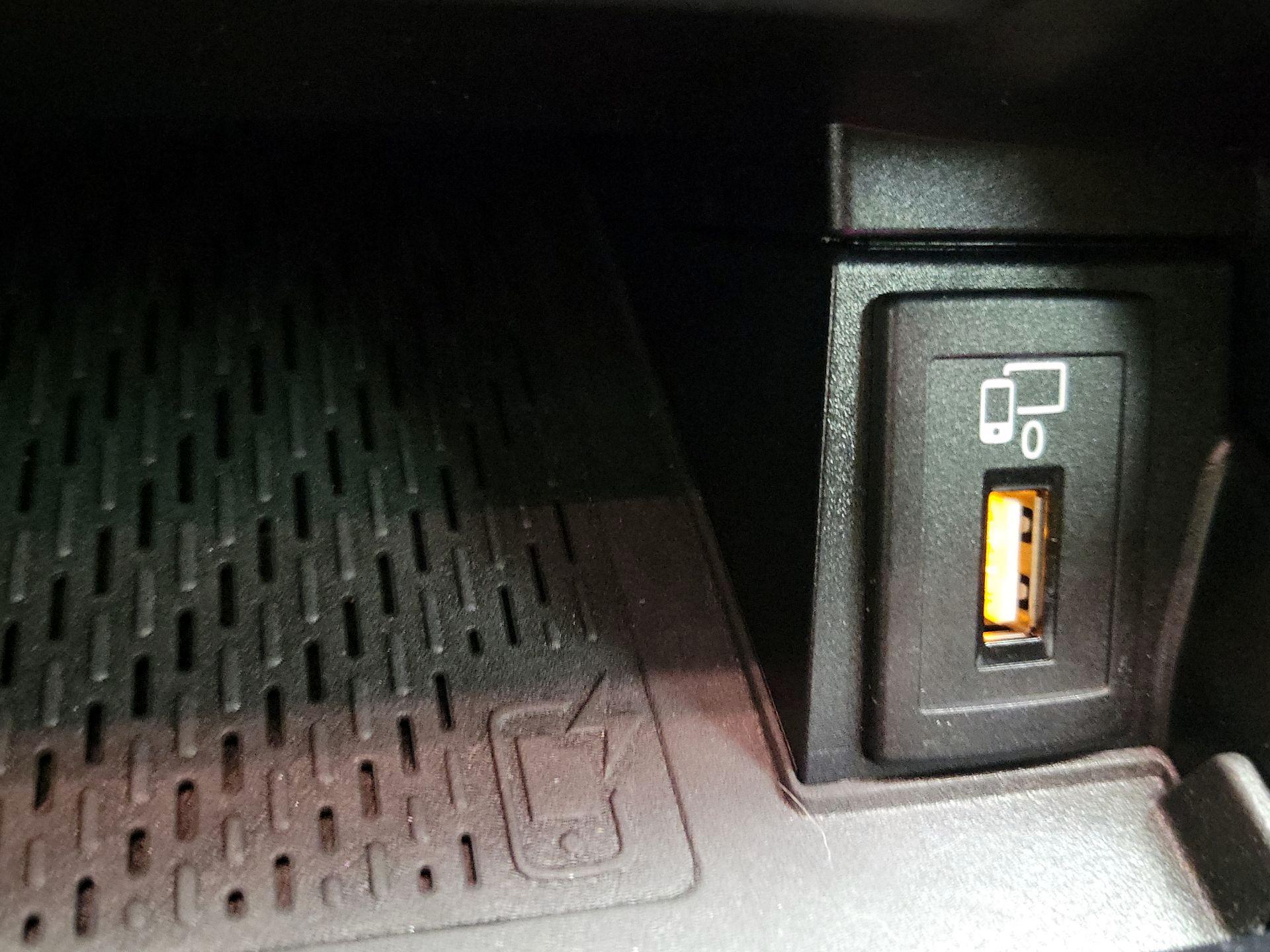 Thumbnail: 2019 Mercedes-Benz C-Class - 18